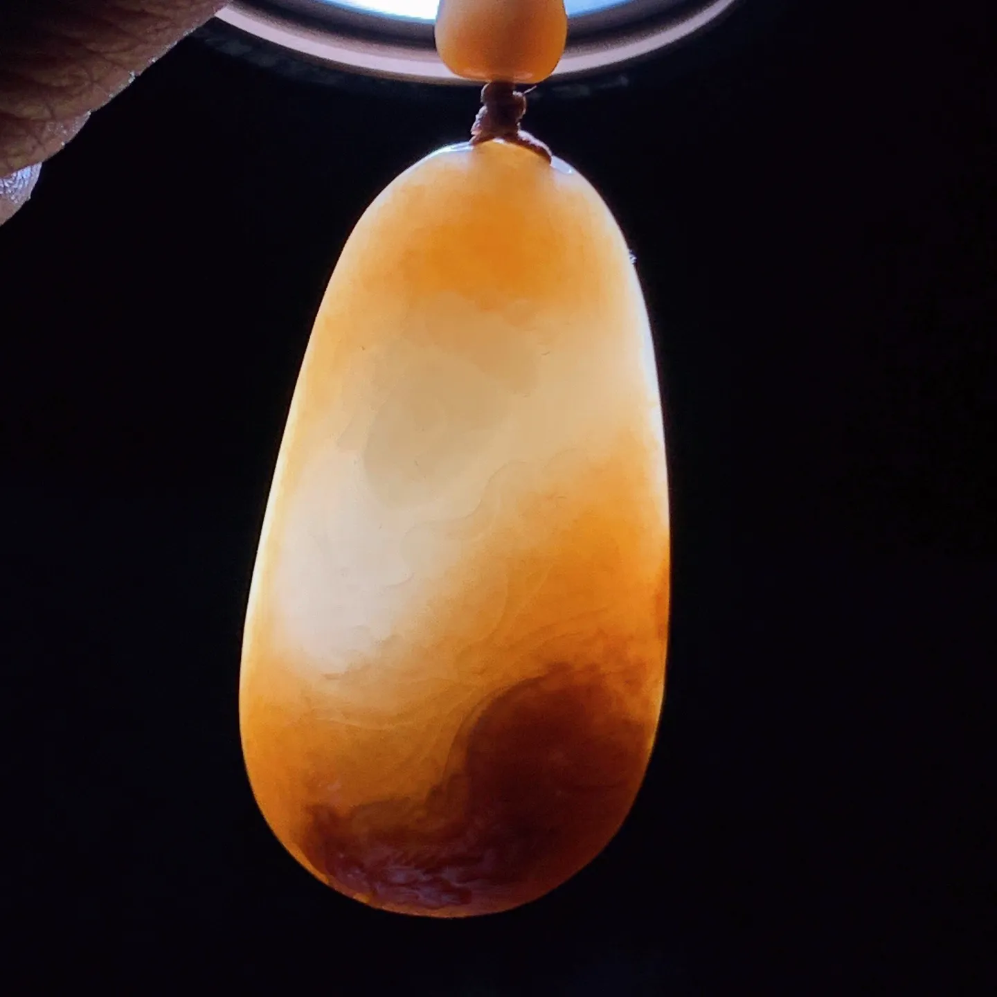 新疆和田玉白玉且末糖御龙观音挂件 尺寸49/27/15重32克。玉质细腻油润。手推出油。佩戴高端典雅。lt260228