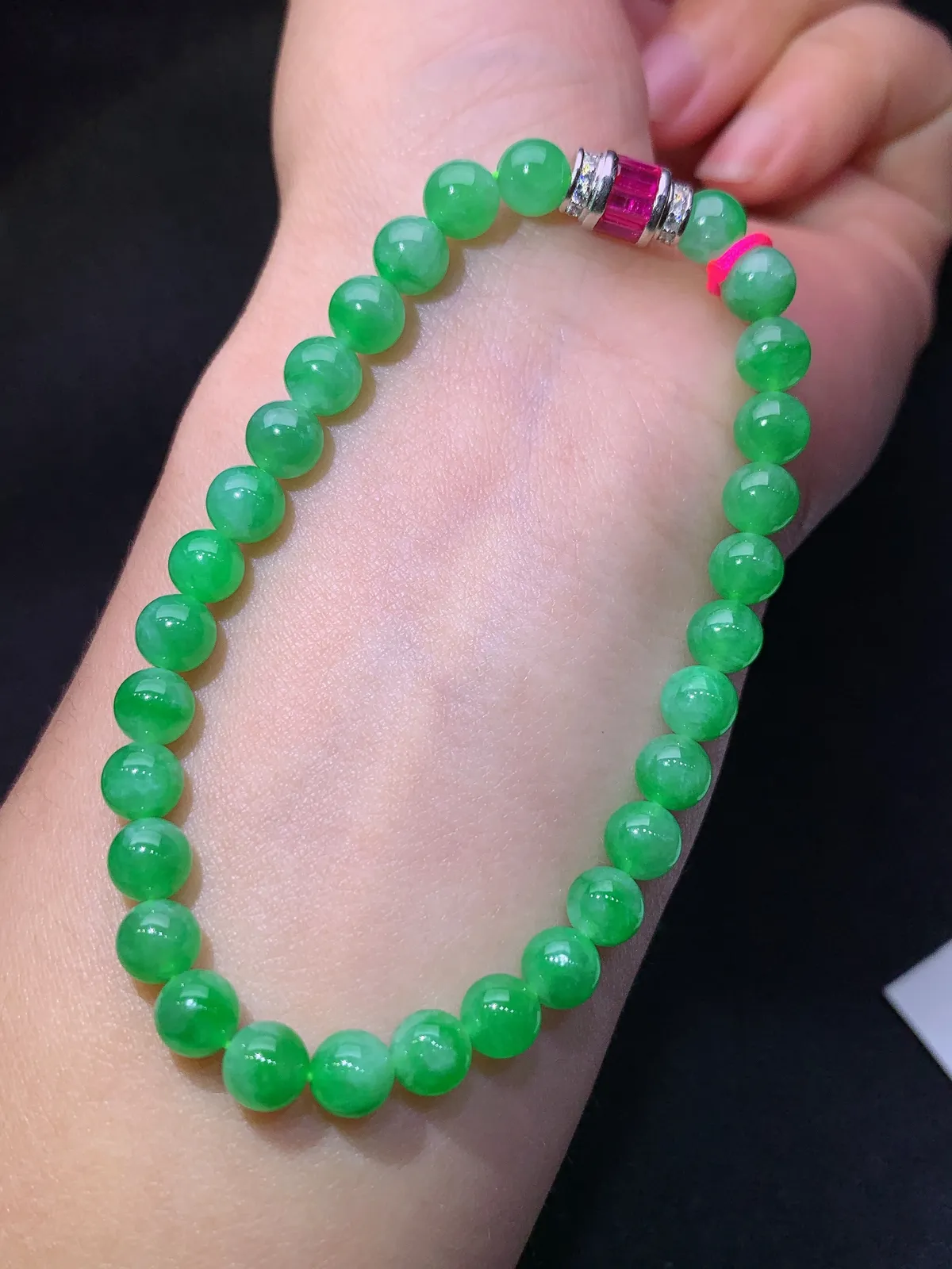 阳绿圆珠手串，手链，冰润色阳，玉质细腻，种水足 Be 直径5.8