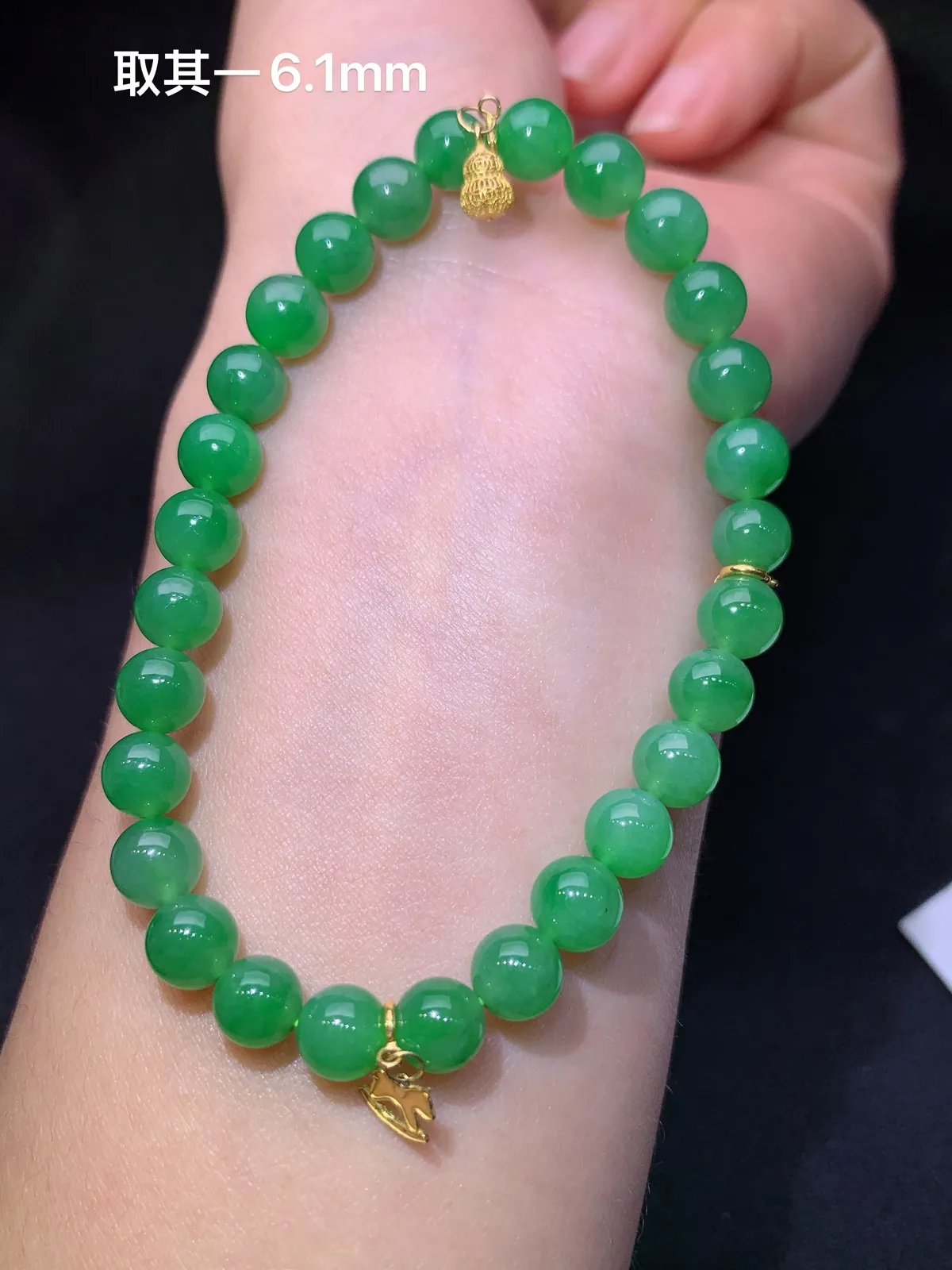 翠绿圆珠手串，手链，冰润色阳，玉质细腻，种水足，Be 直径6.1