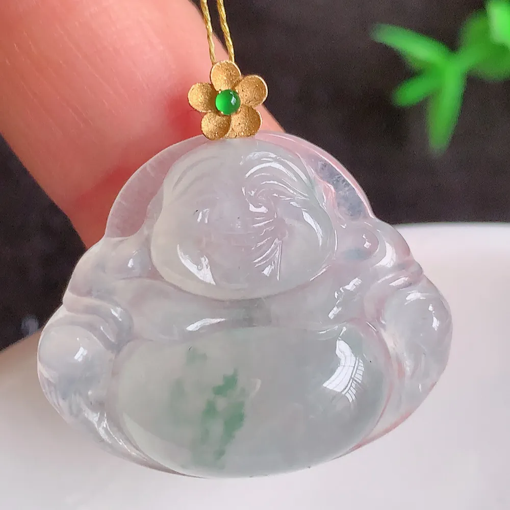 18k金冰润飘花佛公挂件 玉质细腻  精雕弥勒佛，笑佛福耳垂肩，面相喜庆，开怀大笑，憨态可掬。惟妙惟肖，寓意福禄双全，吉祥美满，笑口常开 W400.28 尺寸：23-28-6mm