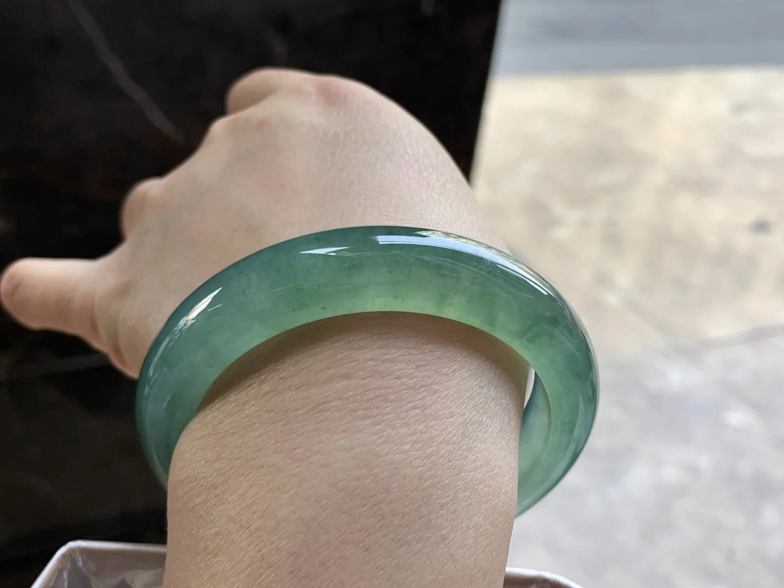 55-12.8-9.2

冰种晴水橄榄绿手镯^_^种水透亮