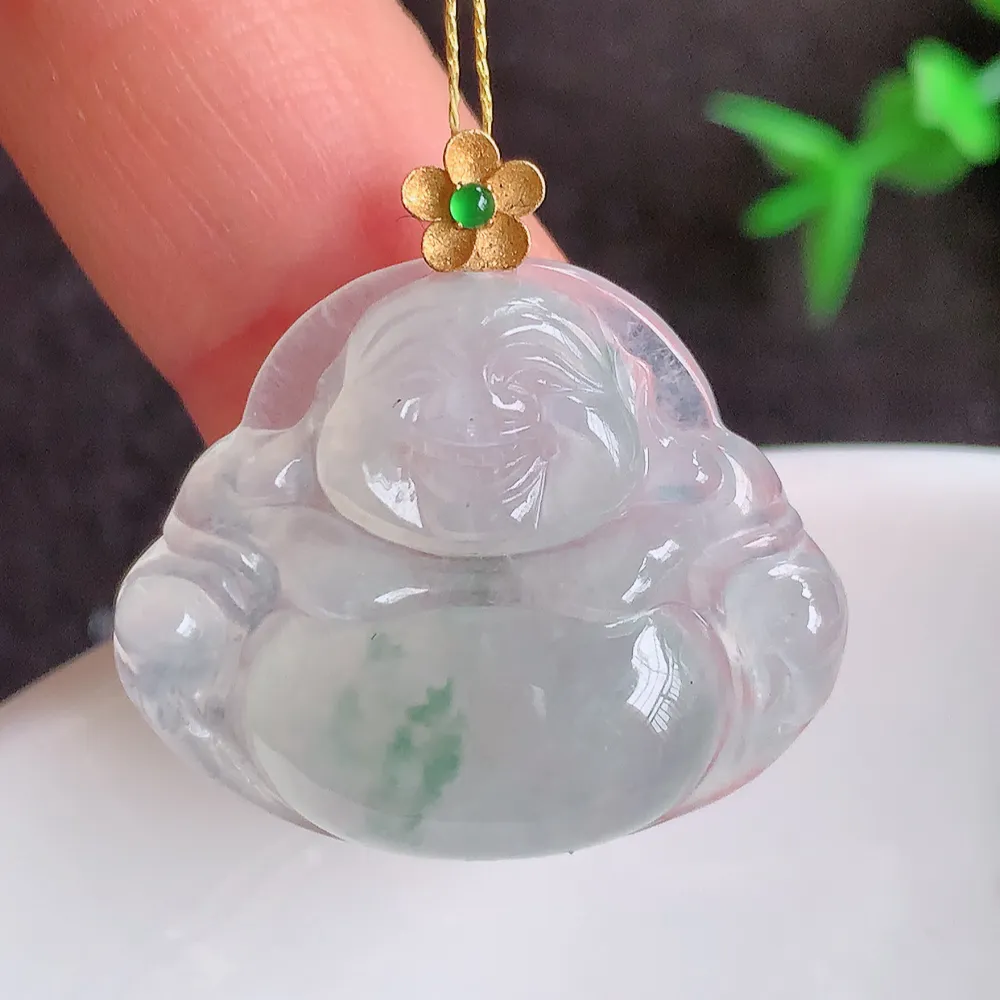 18k金冰润飘花佛公挂件 玉质细腻  精雕弥勒佛，笑佛福耳垂肩，面相喜庆，开怀大笑，憨态可掬。惟妙惟肖，寓意福禄双全，吉祥美满，笑口常开 W400.28 尺寸：23-28-6mm