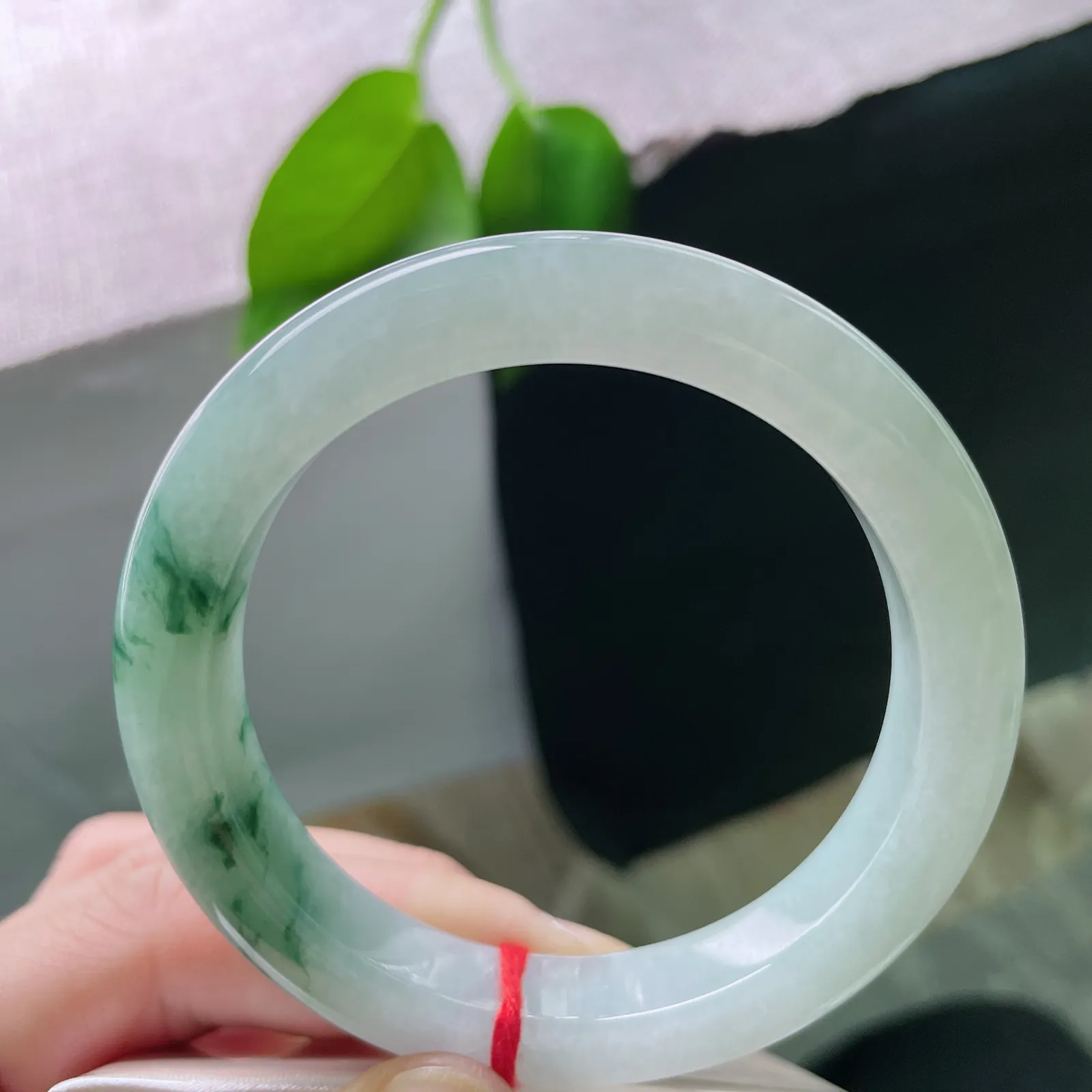 56.7/11.3/9.1，飘花正圈，水润细腻，种老，飘花无定态，恰似月中明