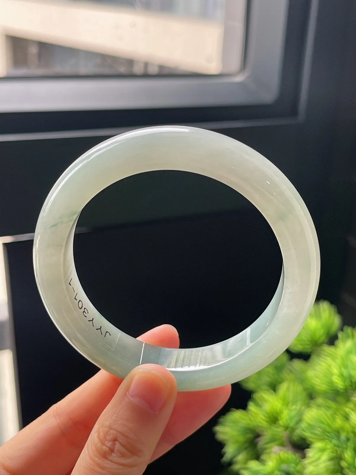 正圈58.7圈口，翡翠冰糯种飘绿手镯