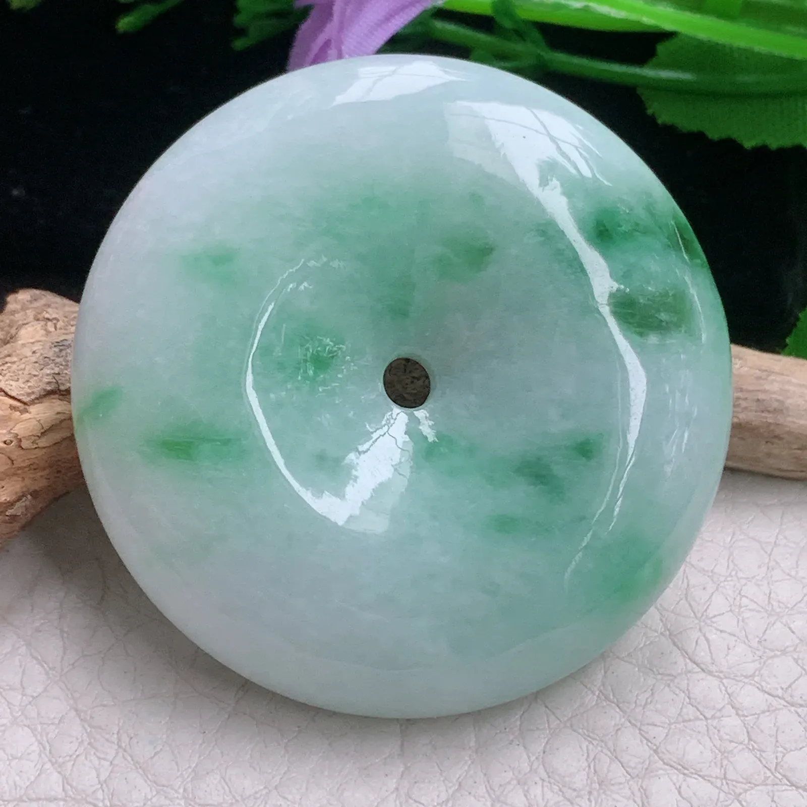 zen自然光49*11.3天然缅甸翡翠A货飘绿花大平安扣 玉扣玉吊坠