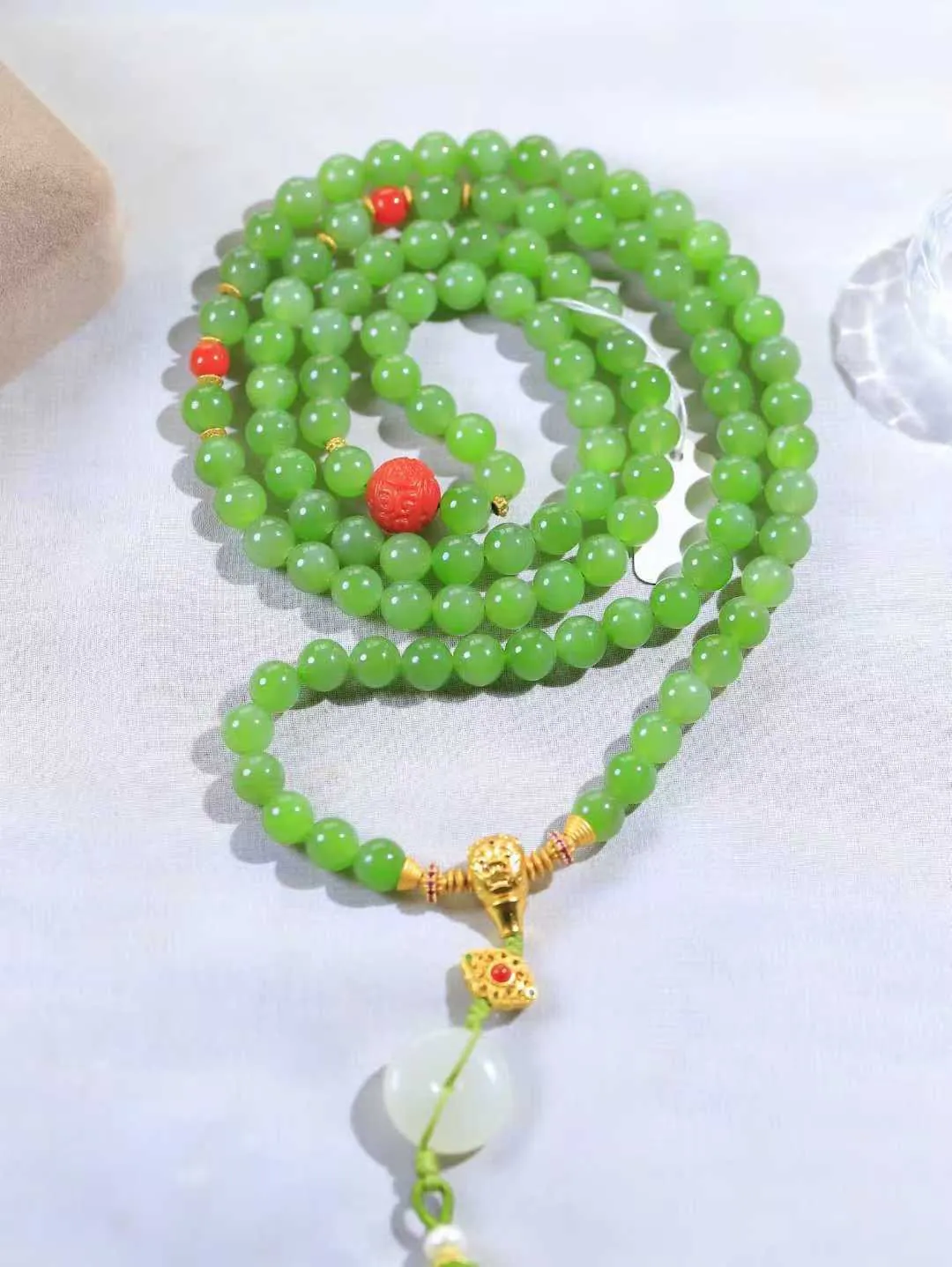 【链.108】

精品️和田玉碧玉圆珠挂链 玉质温润细腻 油性十足 佩戴舒适。珠珠落玉盘，间关莺语