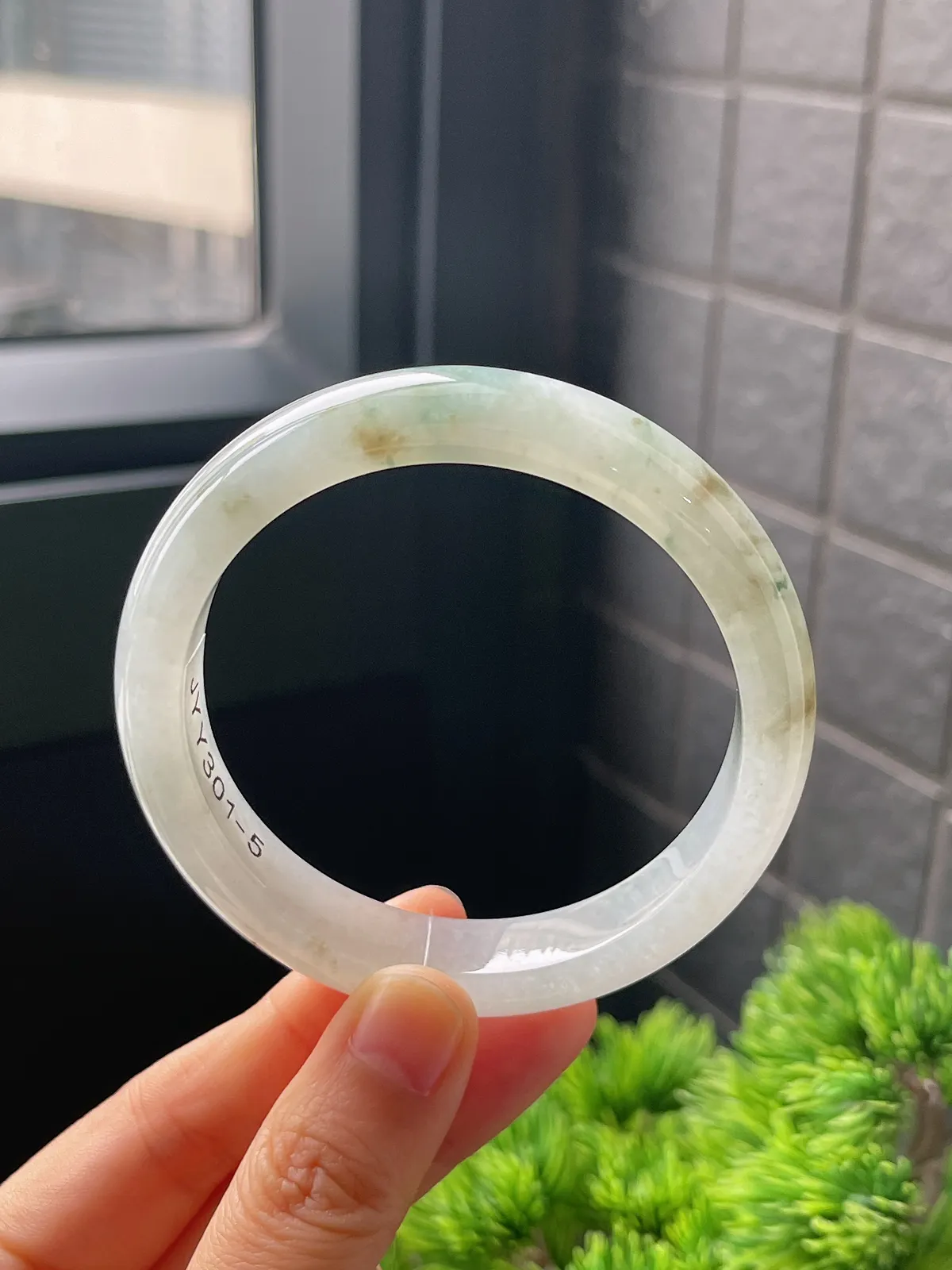 正圈56.8圈口，翡翠冰糯种绿色手镯