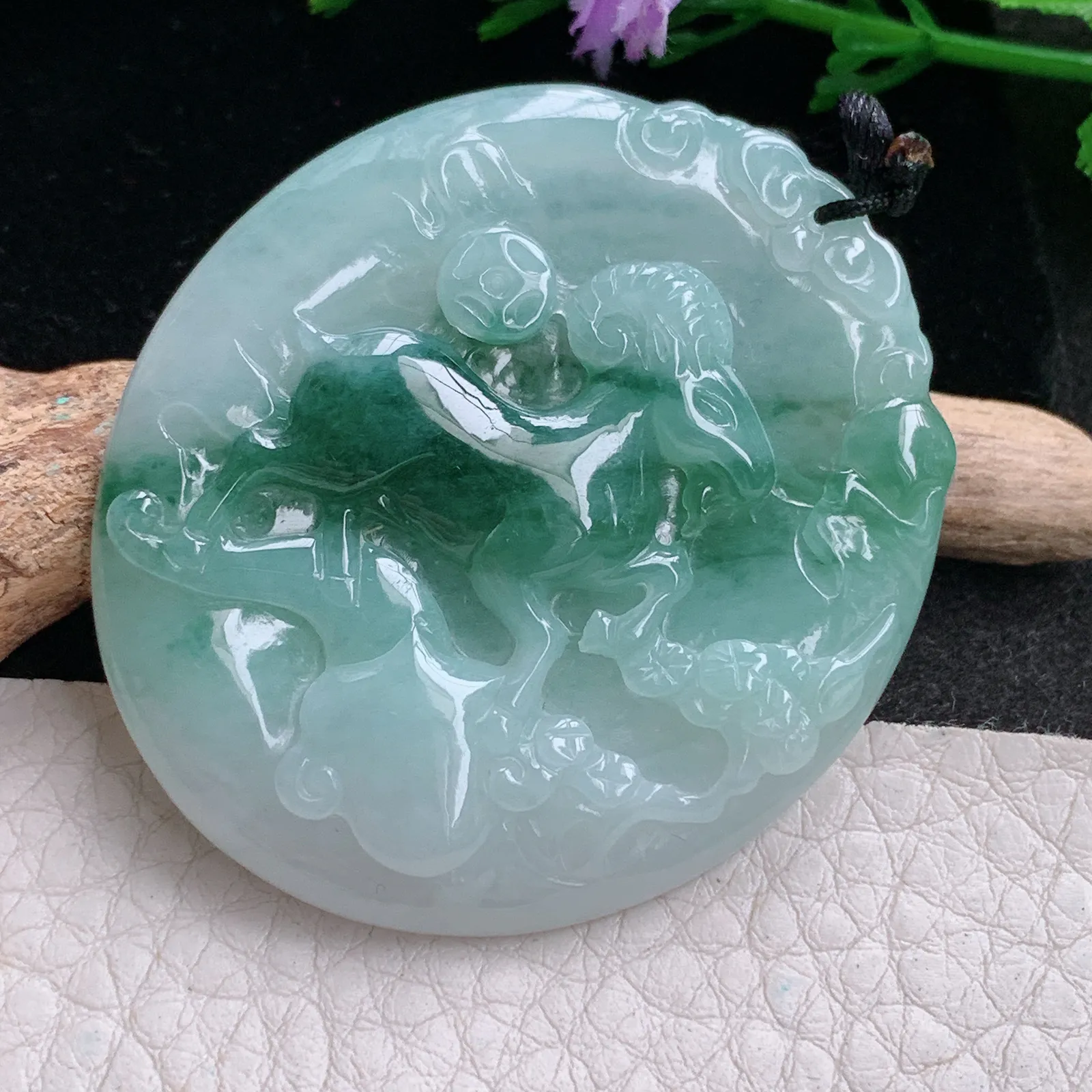 f8自然光48.8*43*5.5天然缅甸翡翠A货飘花洋洋得意 生肖羊玉吊坠