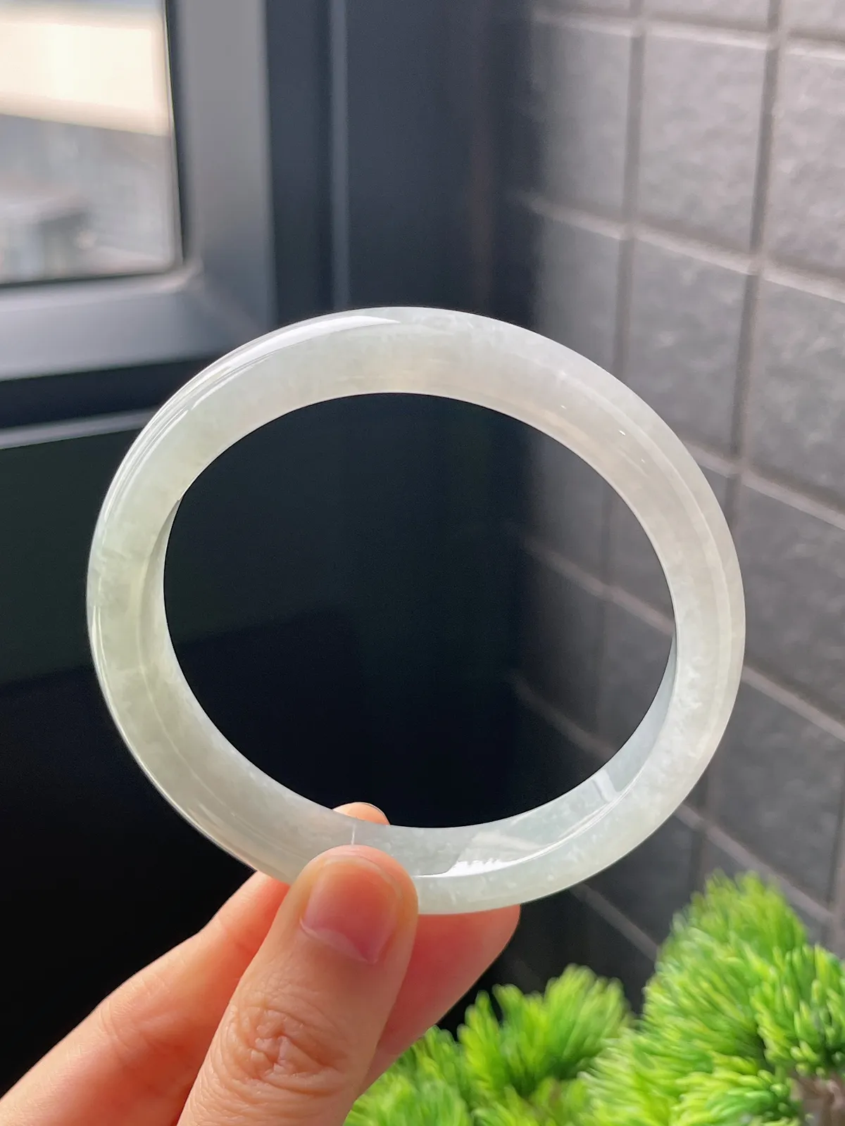 正圈59.6圈口，翡翠冰糯种淡绿色手镯