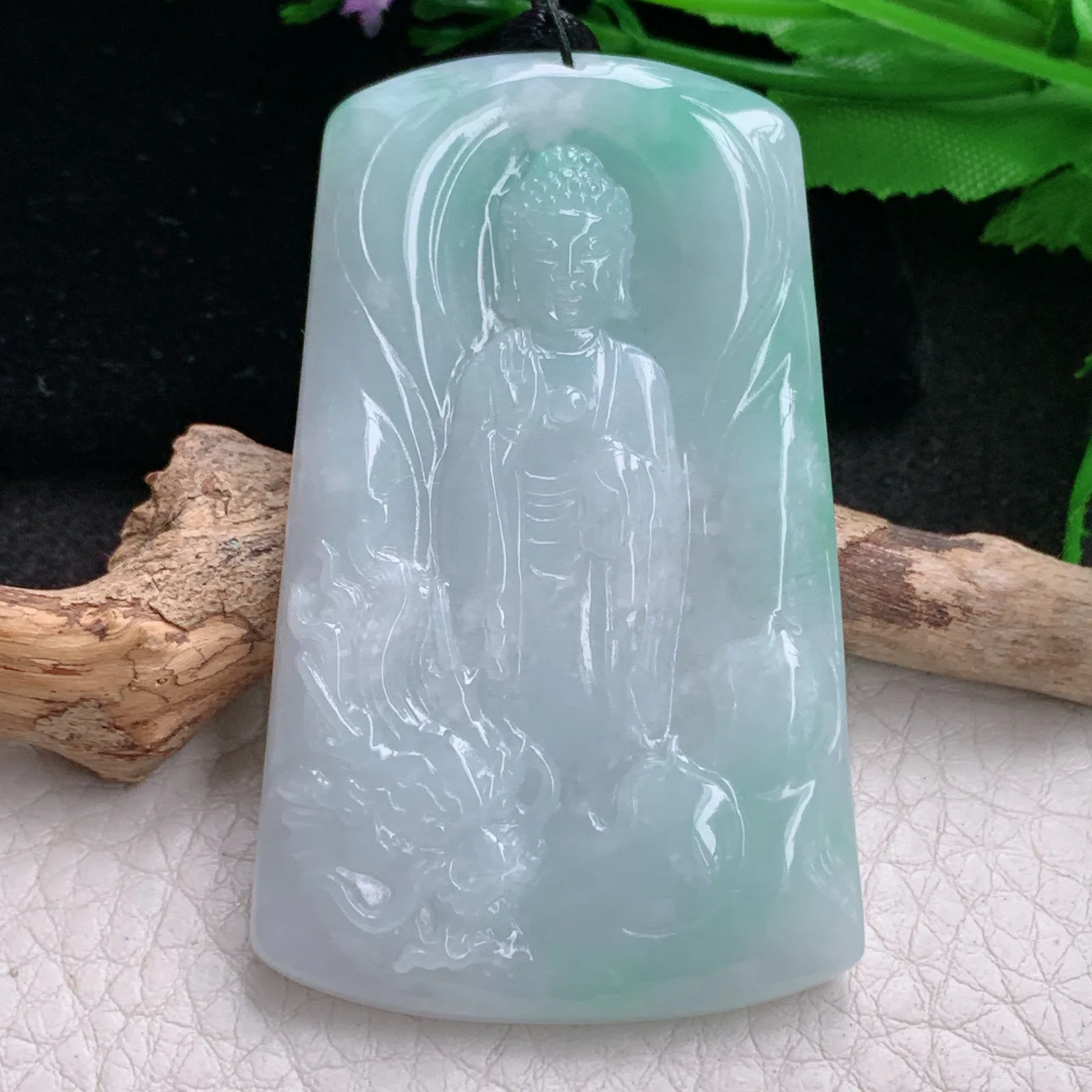 f8自然光62.2*38*6.2天然缅甸翡翠A货清新阿弥陀佛 御龙佛祖玉吊坠