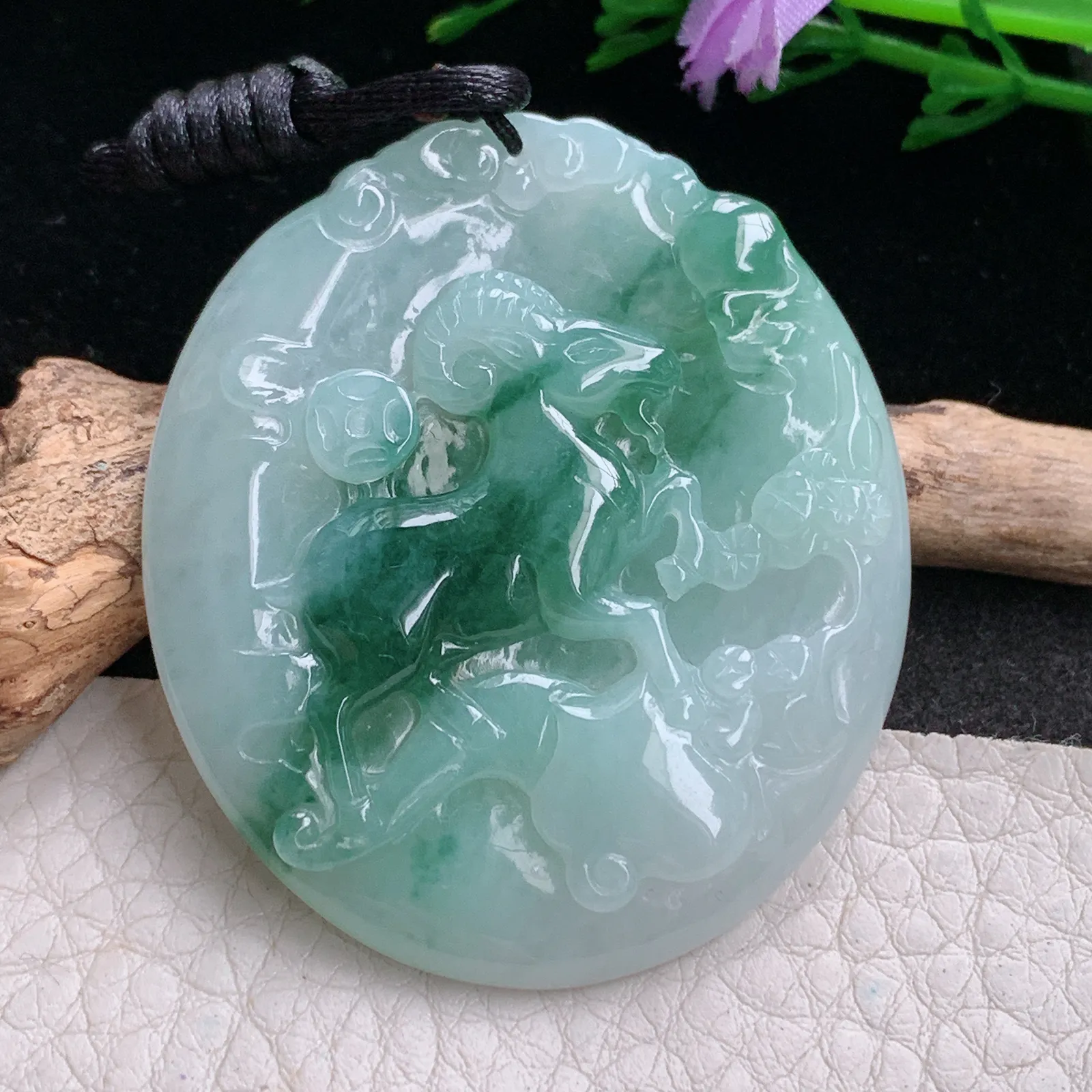 f8自然光48.8*43*5.5天然缅甸翡翠A货飘花洋洋得意 生肖羊玉吊坠