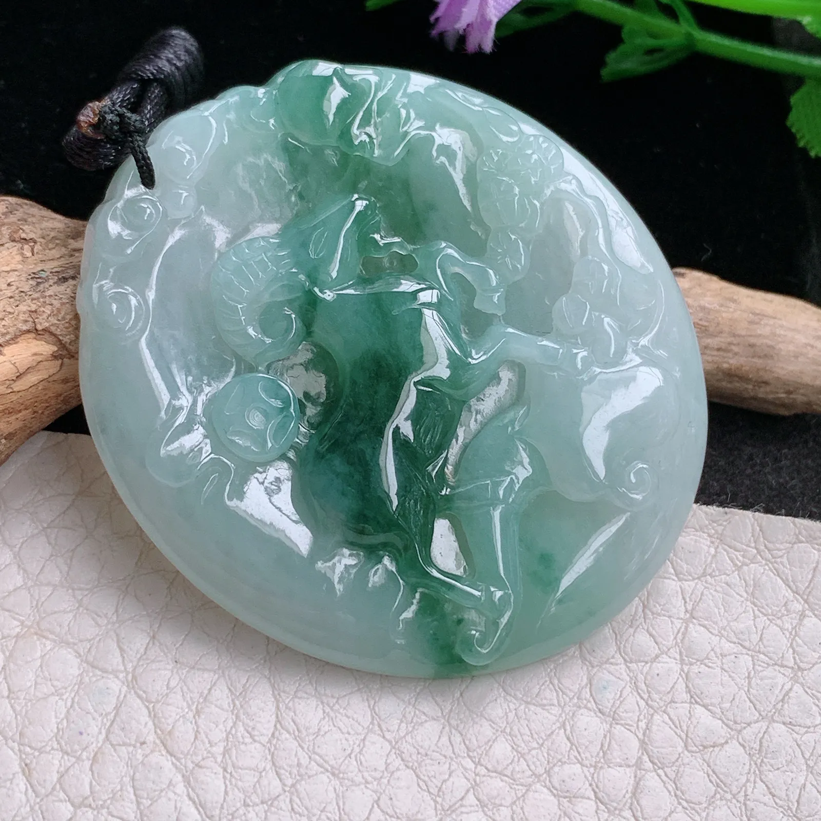 f8自然光48.8*43*5.5天然缅甸翡翠A货飘花洋洋得意 生肖羊玉吊坠