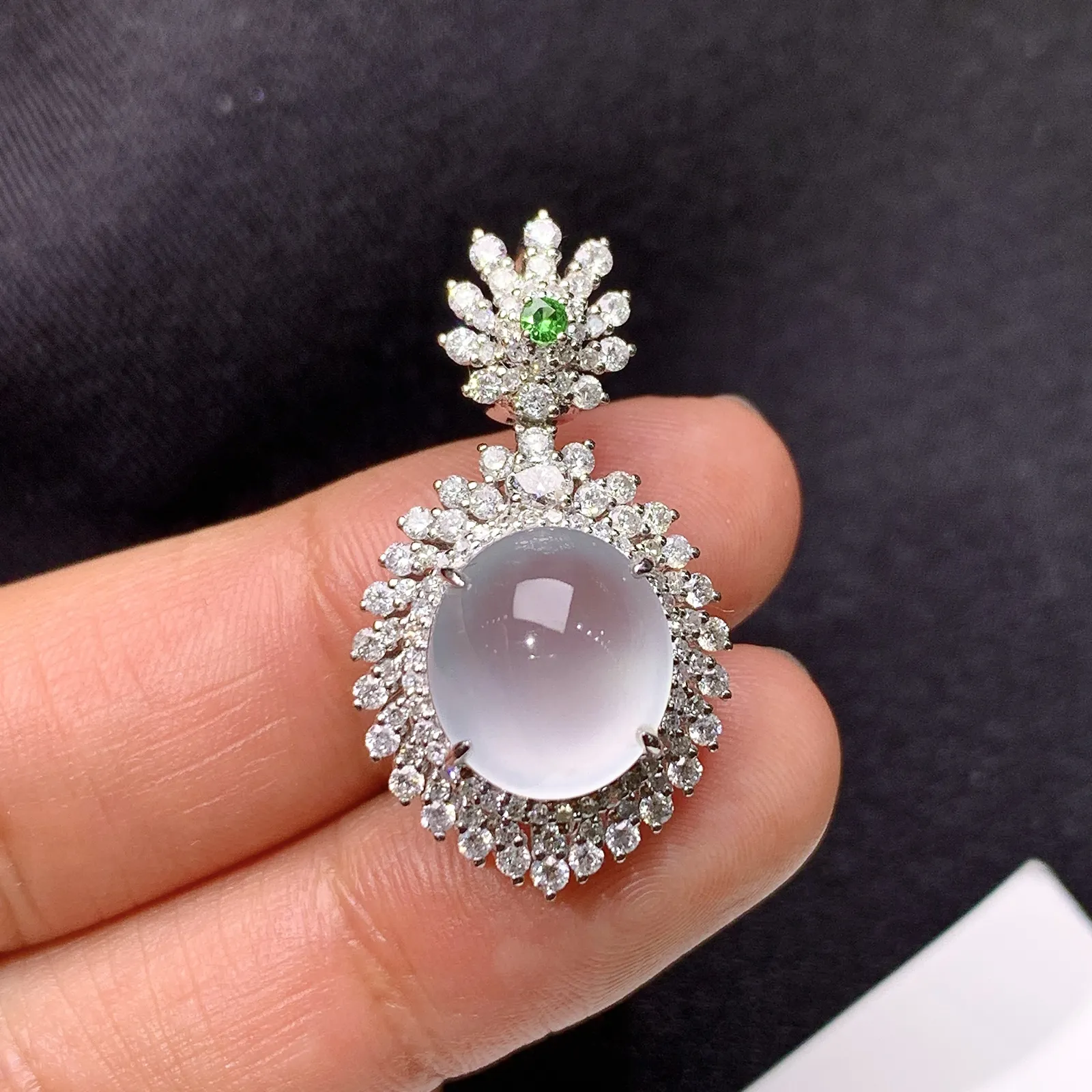 冰种蛋面吊坠，18k金钻镶嵌，冰润饱满，玉质细腻，种水足，Aq整体尺寸30*16.6*11.2