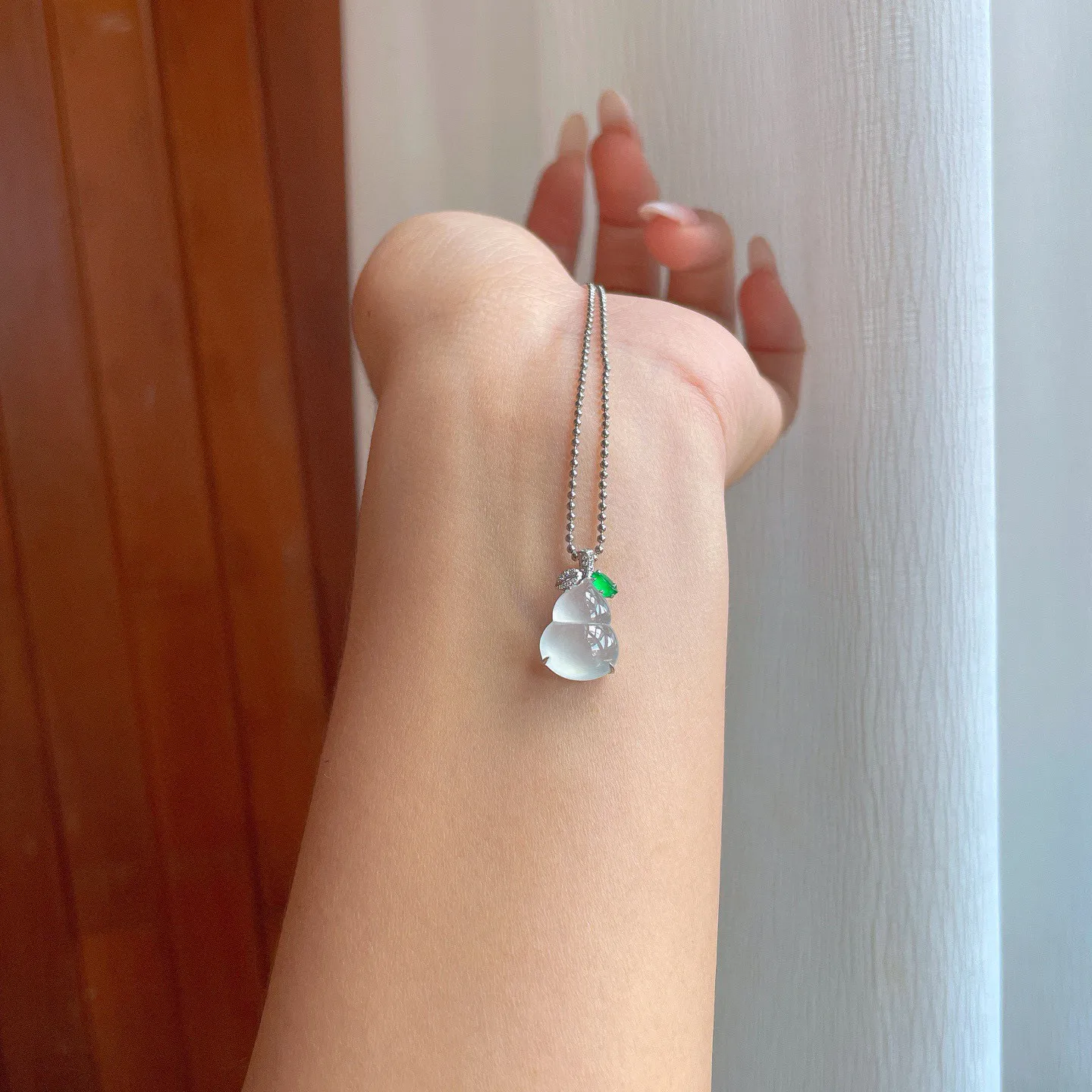 ️｜白冰葫芦·

整体尺寸17.8-10.4-6.4毫米
裸石尺寸13.7-10.4-4毫米