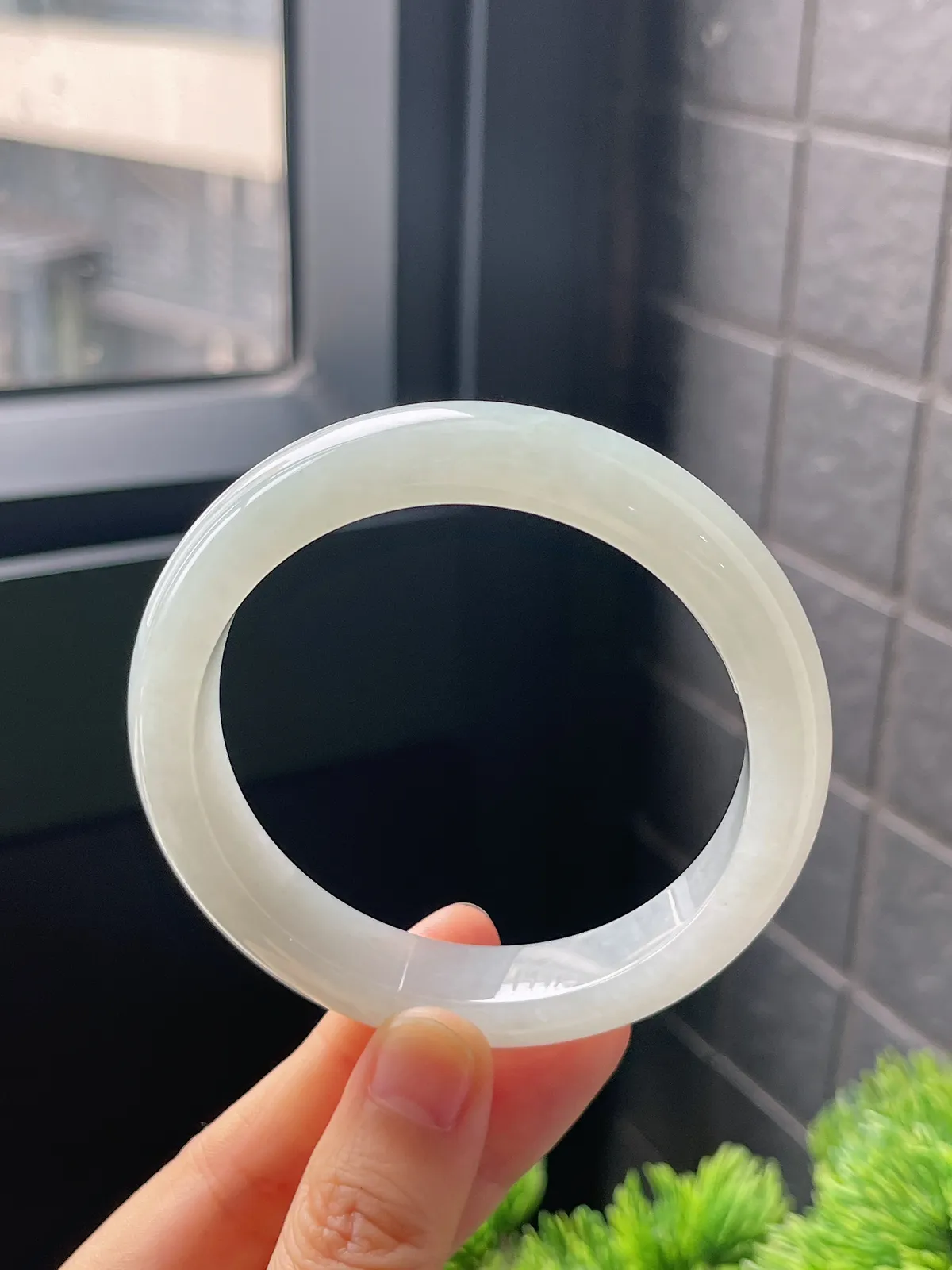 正圈57.6圈口，翡翠冰糯种白色手镯