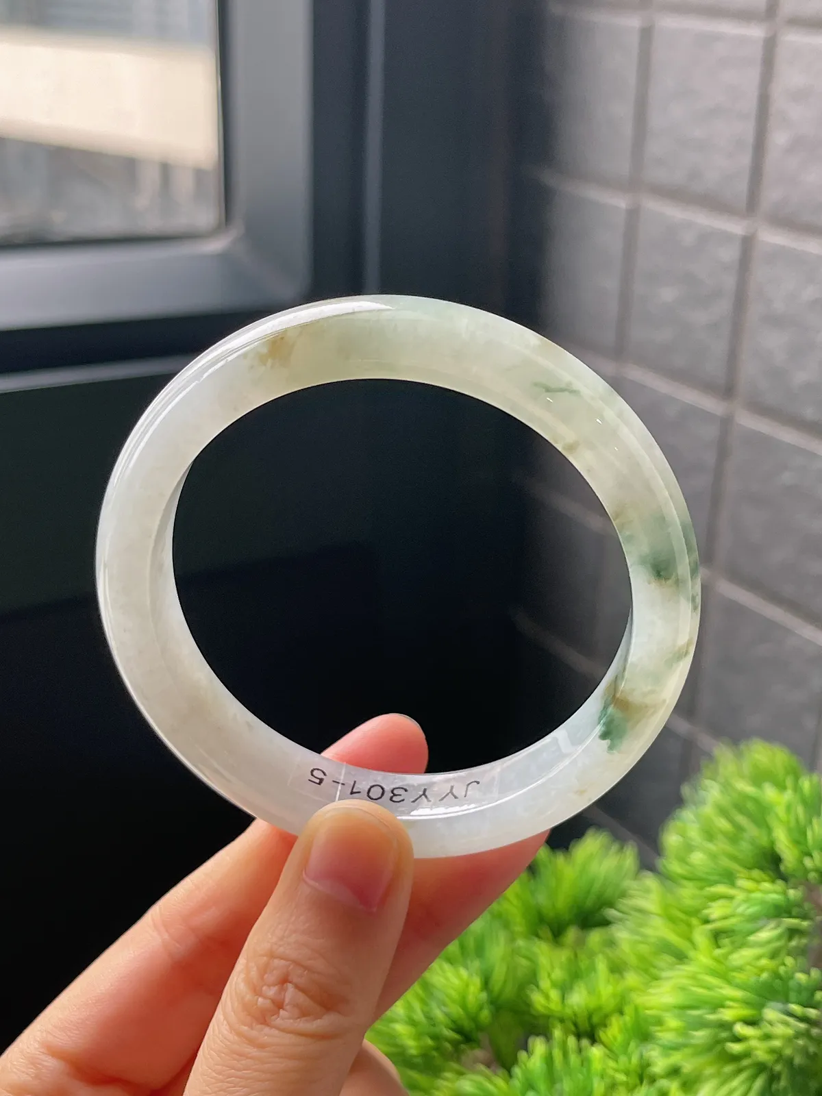 正圈56.8圈口，翡翠冰糯种绿色手镯