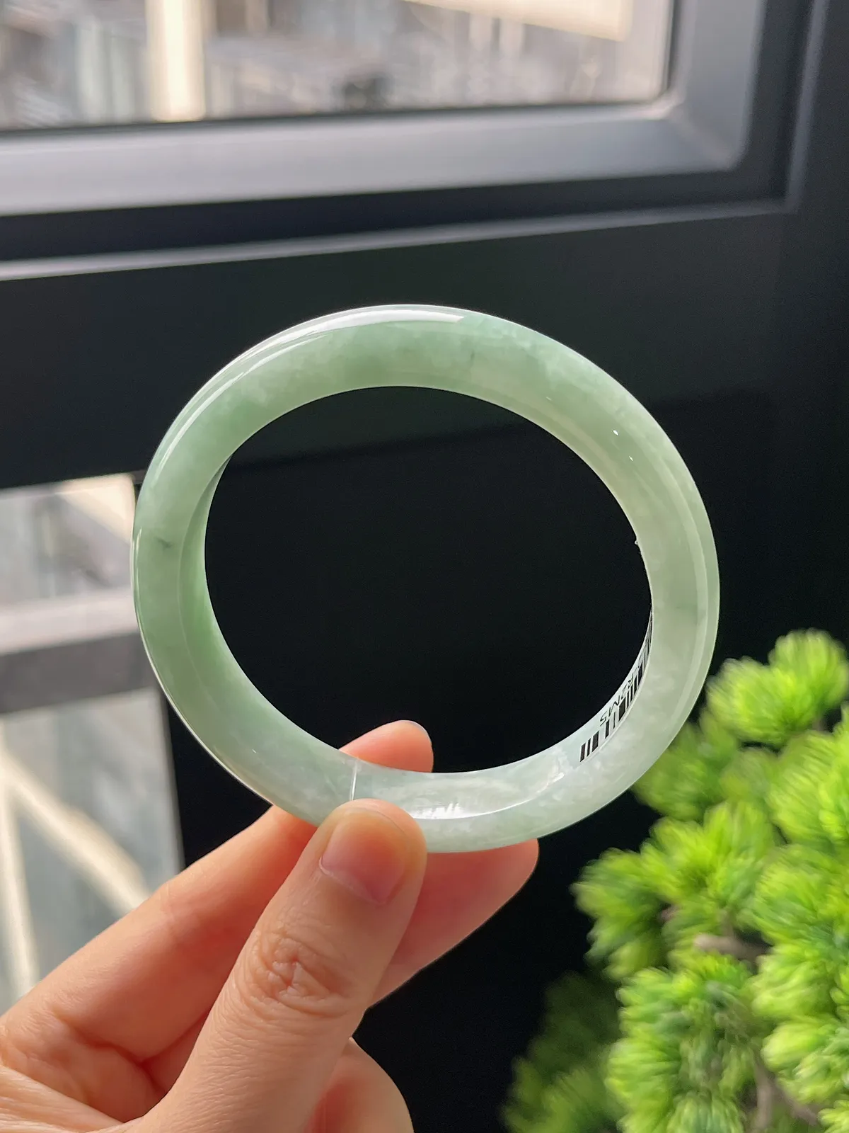 正圈58.7圈口，翡翠糯化种淡绿色手镯