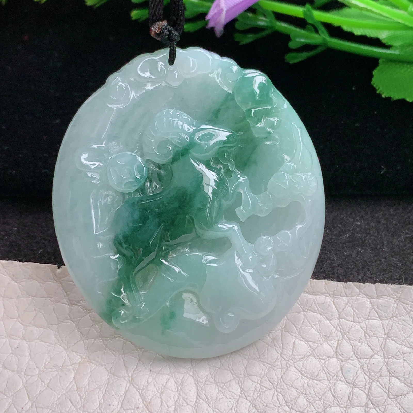 f8自然光48.8*43*5.5天然缅甸翡翠A货飘花洋洋得意 生肖羊玉吊坠