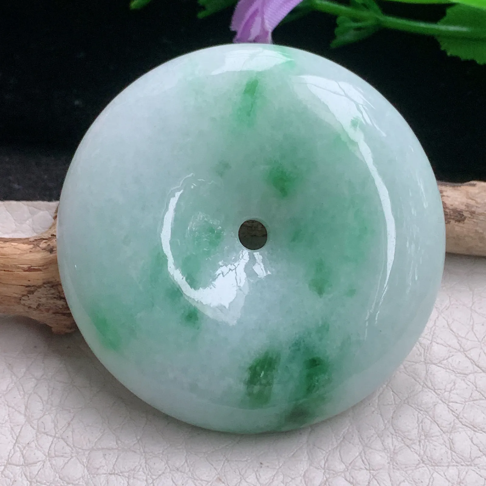 zen自然光49*11.3天然缅甸翡翠A货飘绿花大平安扣 玉扣玉吊坠