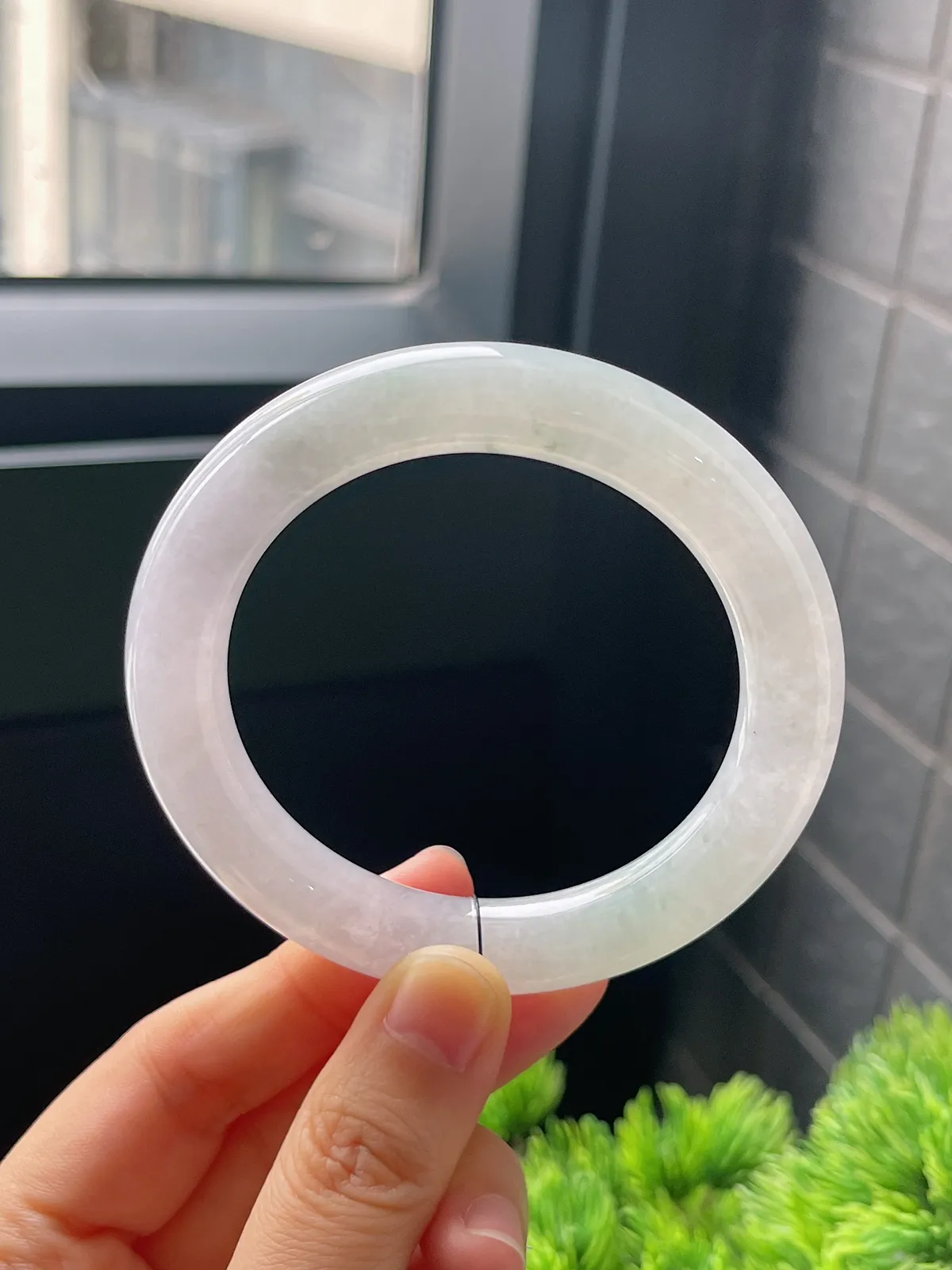 圆镯54圈口，翡翠糯化种淡紫色手镯