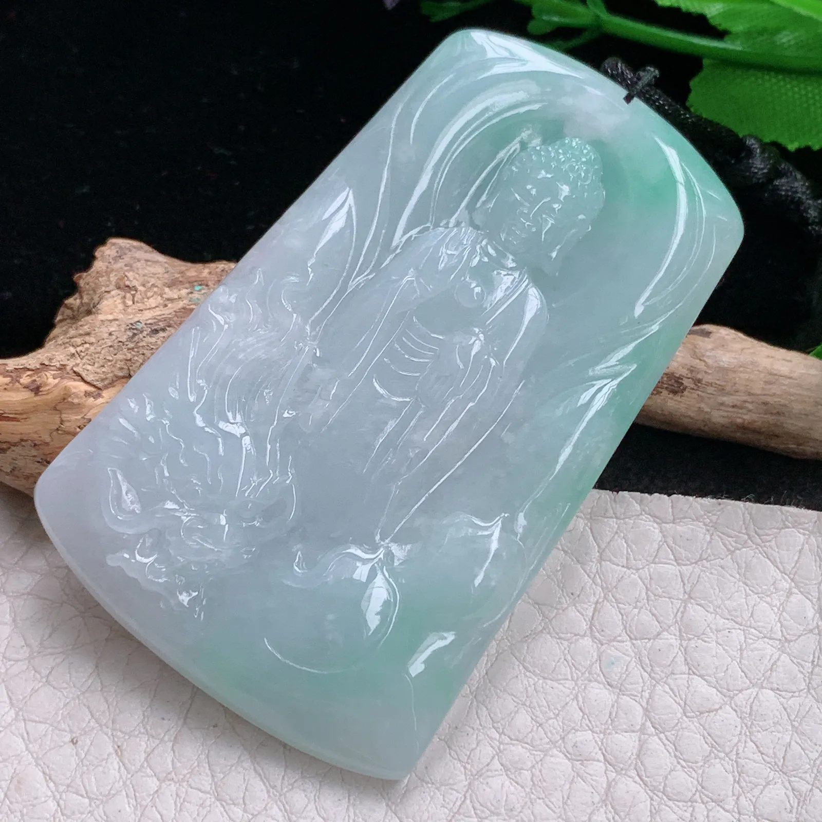 f8自然光62.2*38*6.2天然缅甸翡翠A货清新阿弥陀佛 御龙佛祖玉吊坠