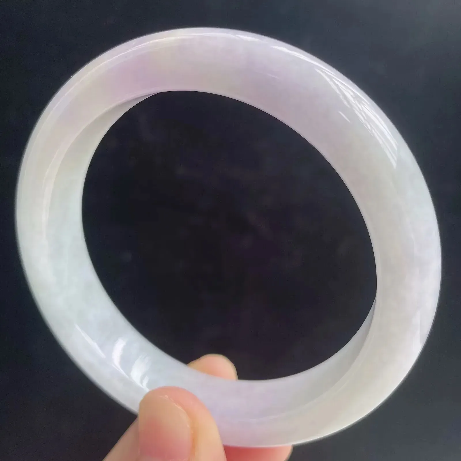 55.3mm自然光拍摄天然翡翠A货紫罗兰好种水正圈手镯 56.48克