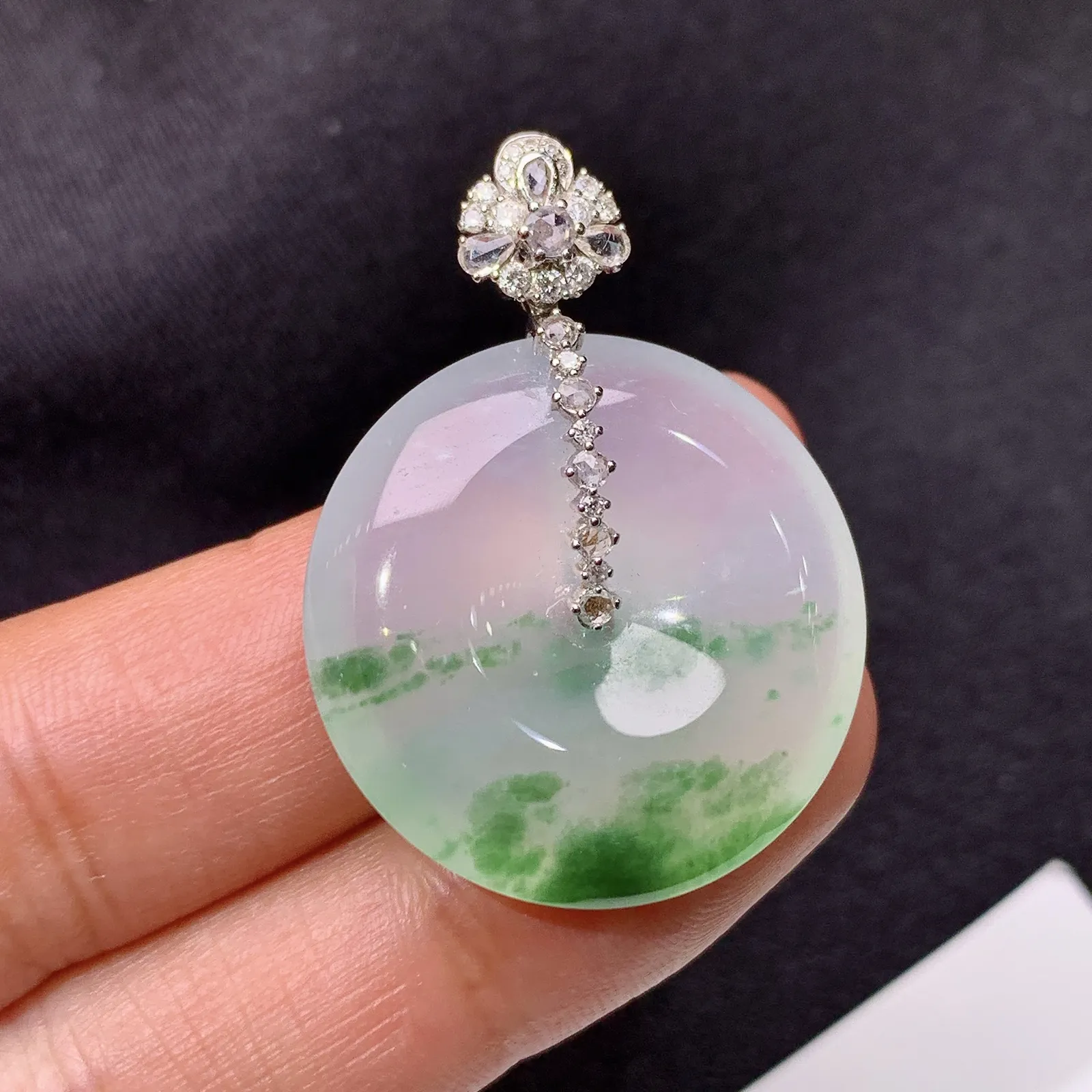 冰飘花平安扣吊坠，18k金钻镶嵌，冰冰润润，玉质细腻，Cj整体尺寸34.9*26.2*6.1