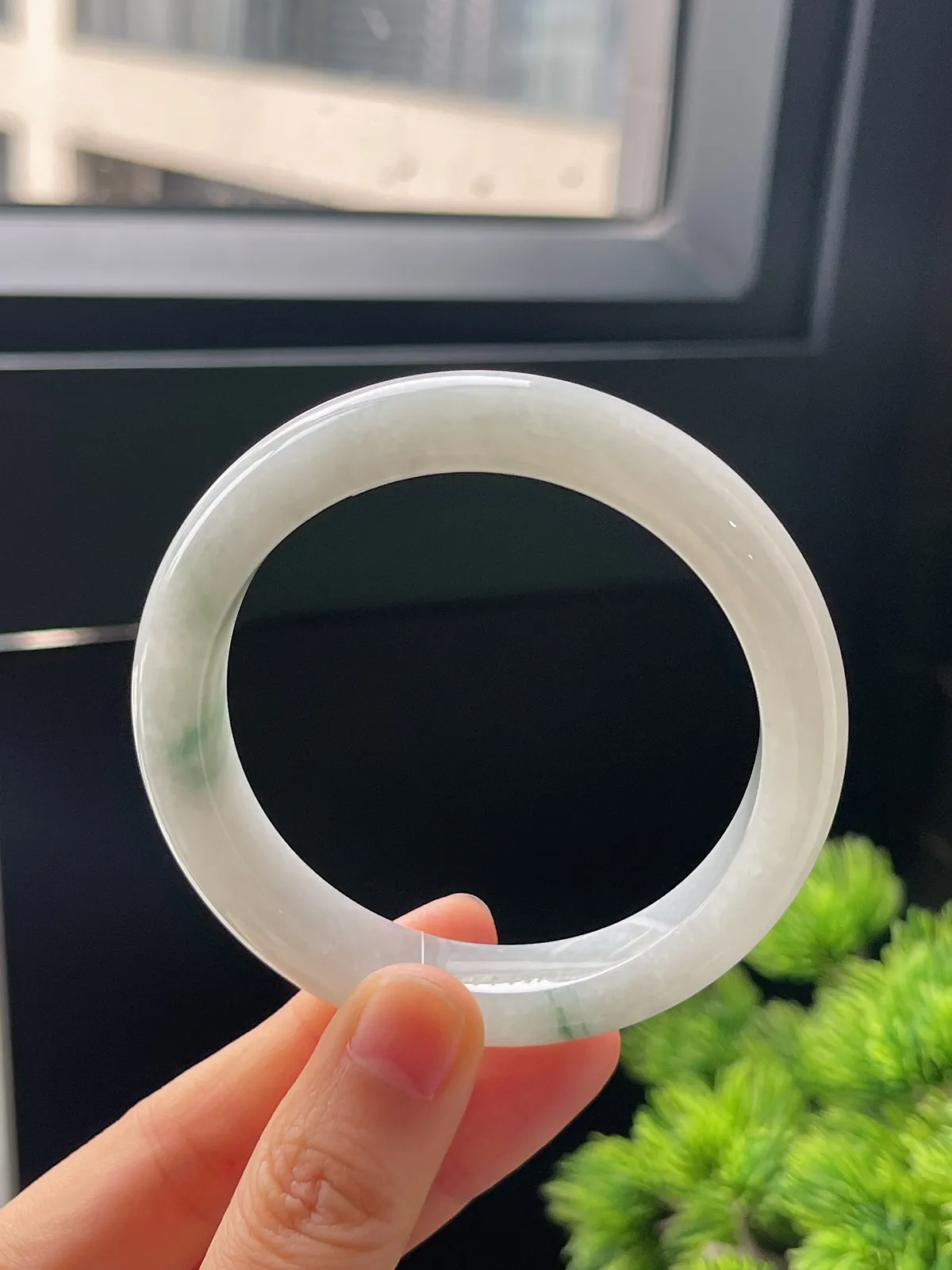 正圈55圈口，翡翠糯化种飘绿手镯