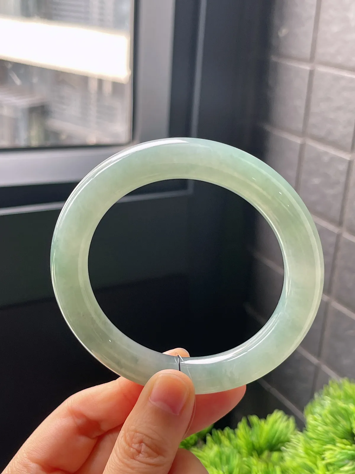 圆镯58圈口，翡翠冰糯种灰绿色手镯