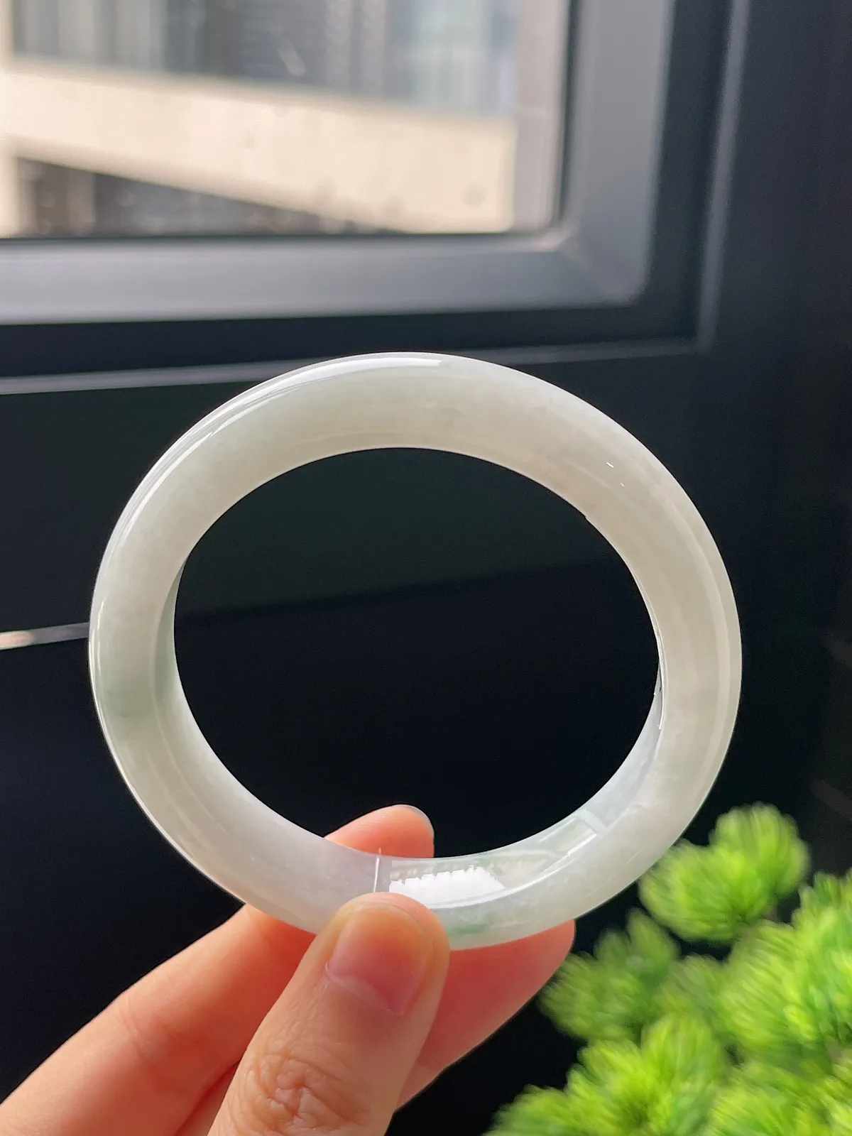 正圈55圈口，翡翠糯化种飘绿手镯