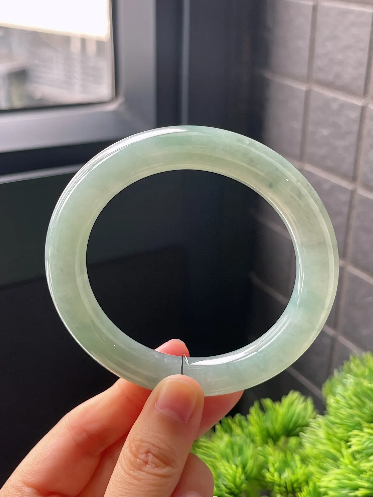 圆镯58圈口，翡翠冰糯种灰绿色手镯