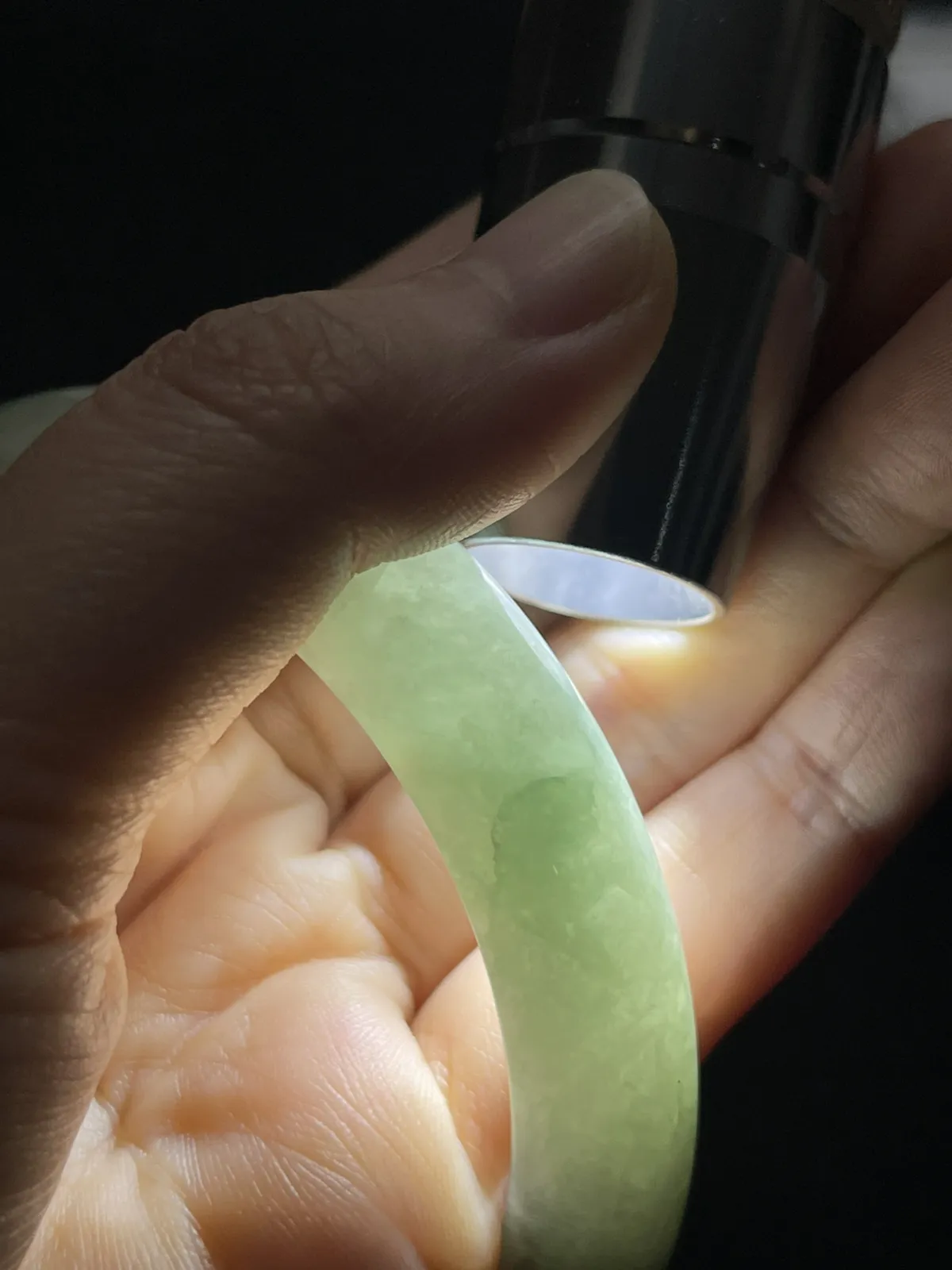 正圈58.7圈口，翡翠糯化种淡绿色手镯