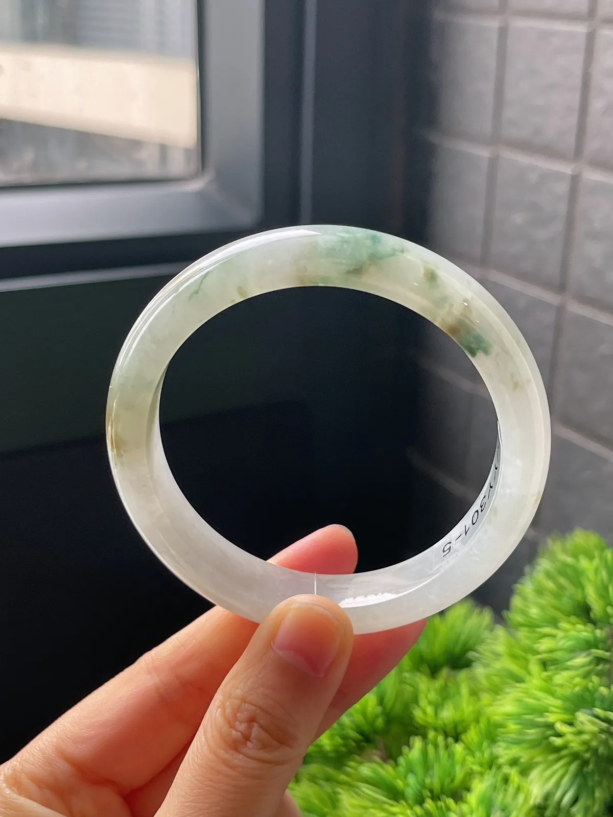 正圈56.8圈口，翡翠冰糯种绿色手镯