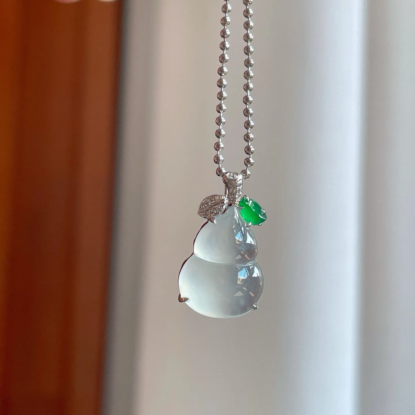 ️｜白冰葫芦·

整体尺寸17.8-10.4-6.4毫米
裸石尺寸13.7-10.4-4毫米