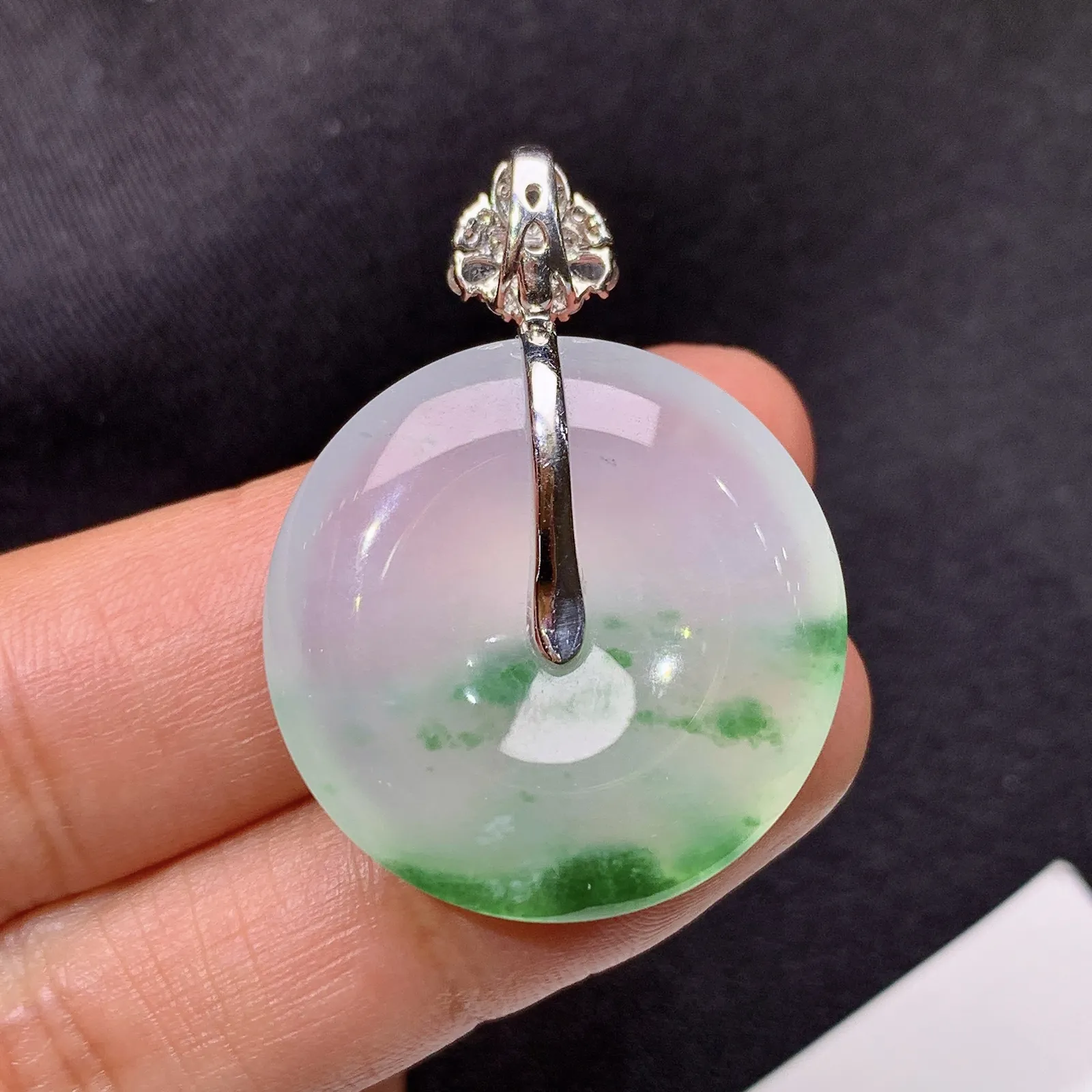 冰飘花平安扣吊坠，18k金钻镶嵌，冰冰润润，玉质细腻，Cj整体尺寸34.9*26.2*6.1