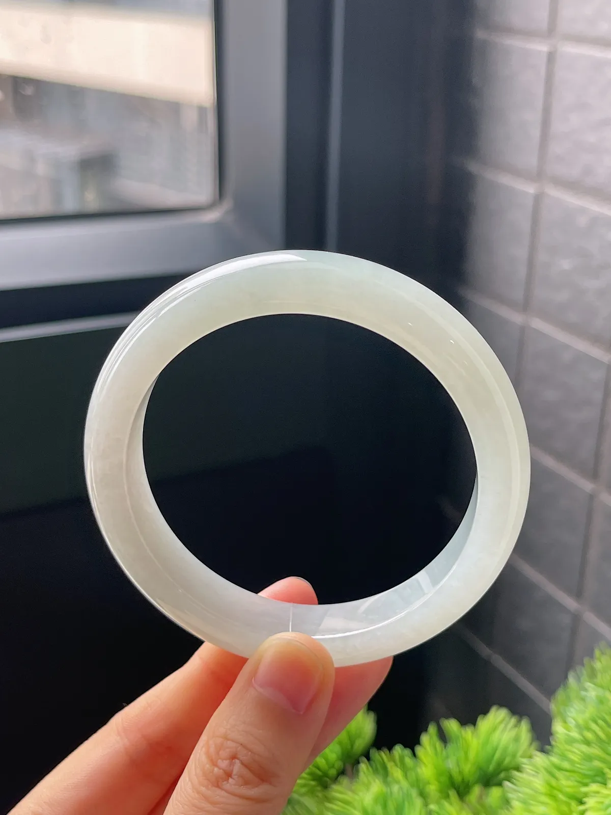 正圈57.6圈口，翡翠冰糯种白色手镯