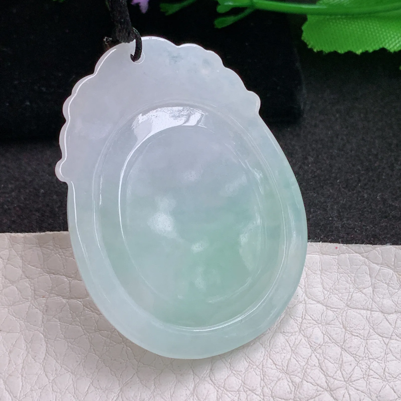 f8自然光48.5*37*5.8天然缅甸翡翠A货飘绿五鼠送财 生肖鼠玉吊坠