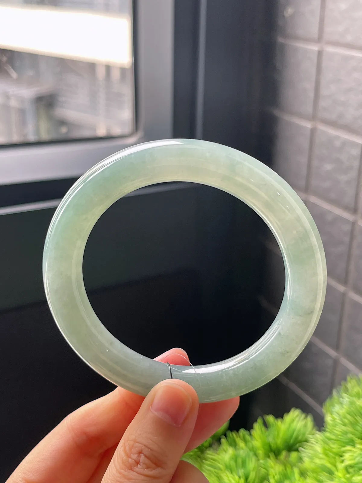 圆镯58圈口，翡翠冰糯种灰绿色手镯