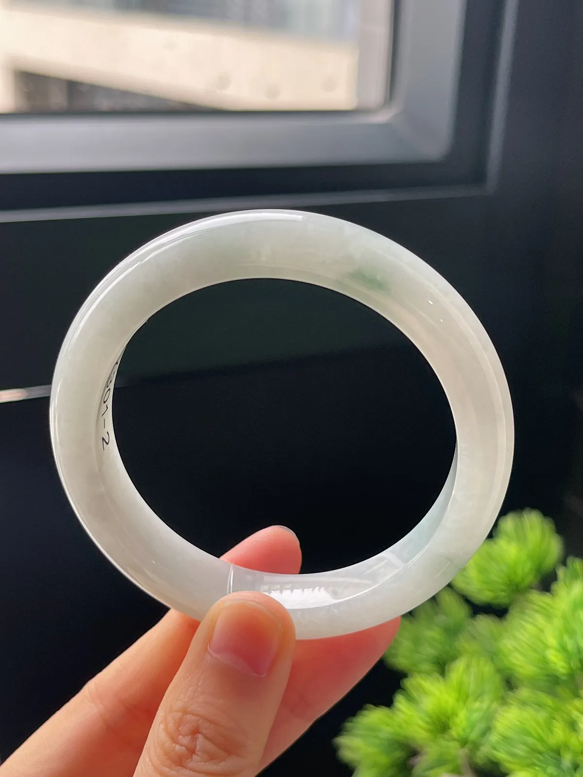 正圈55圈口，翡翠糯化种飘绿手镯