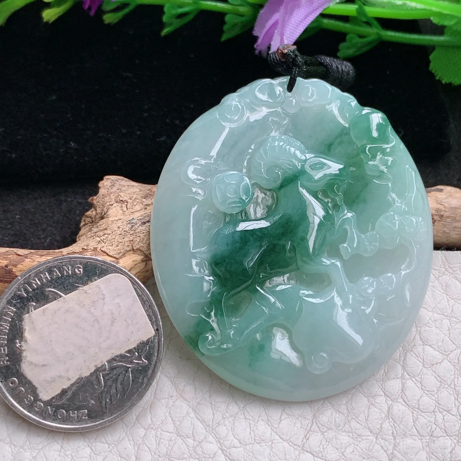 f8自然光48.8*43*5.5天然缅甸翡翠A货飘花洋洋得意 生肖羊玉吊坠