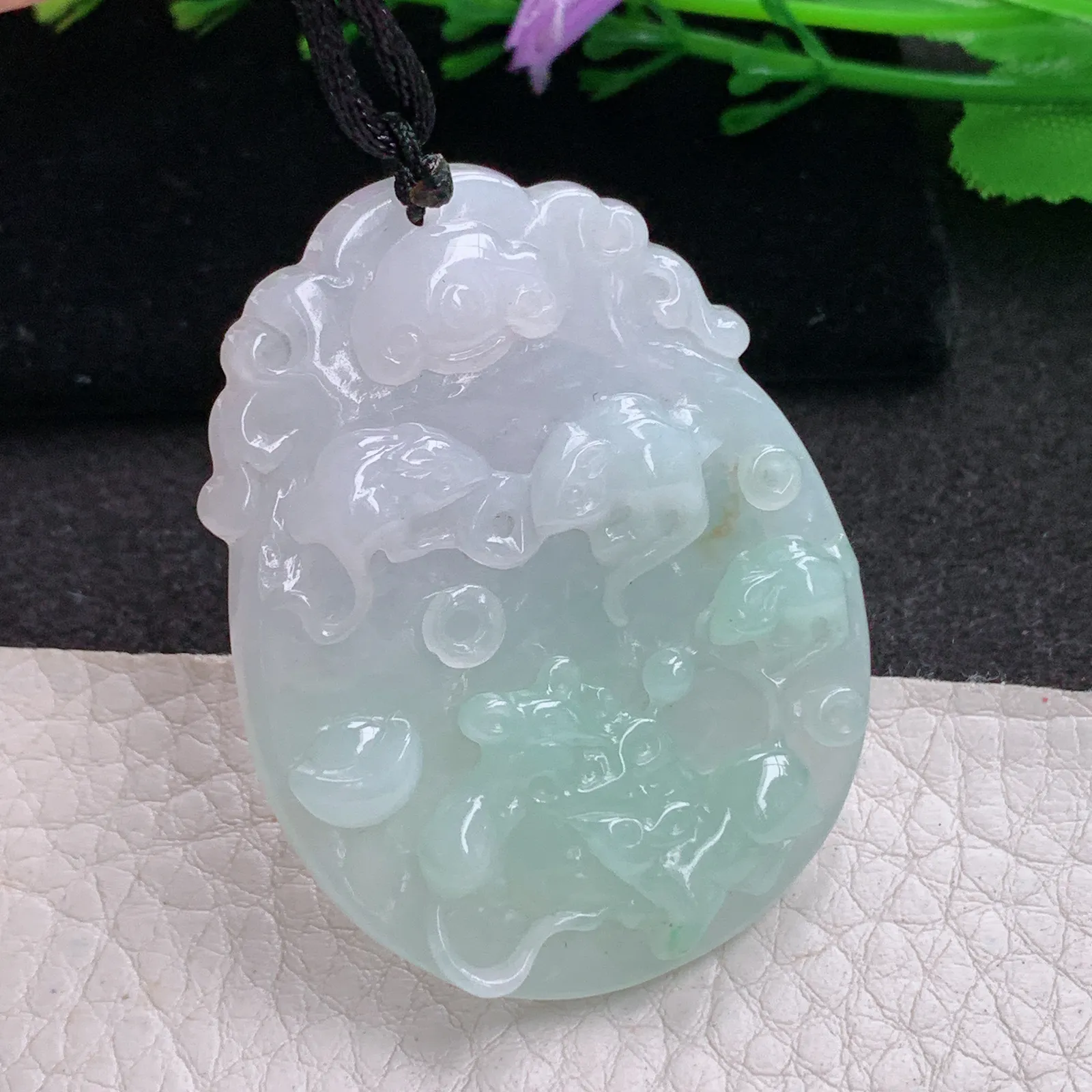 f8自然光48.5*37*5.8天然缅甸翡翠A货飘绿五鼠送财 生肖鼠玉吊坠