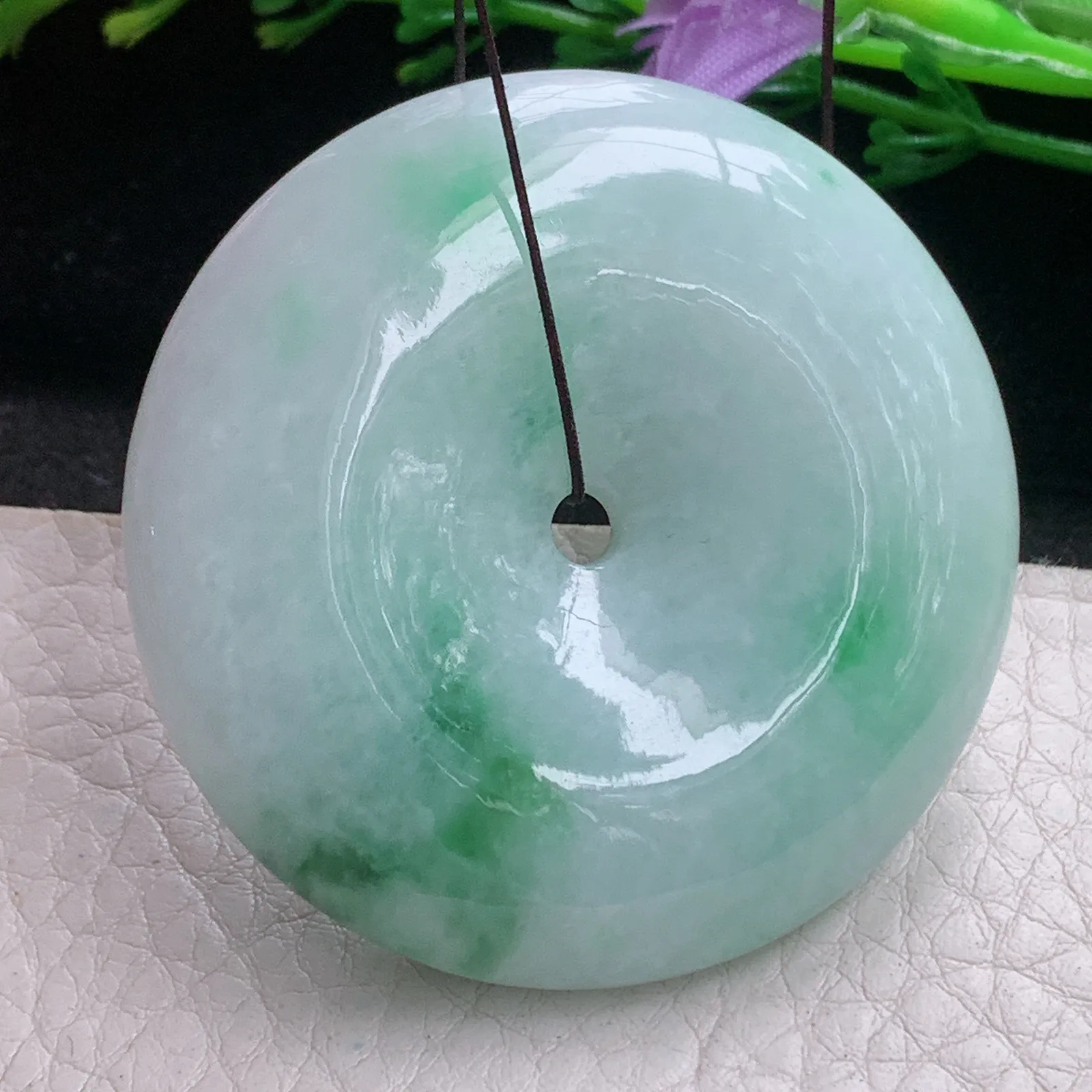 zen自然光49*11.3天然缅甸翡翠A货飘绿花大平安扣 玉扣玉吊坠