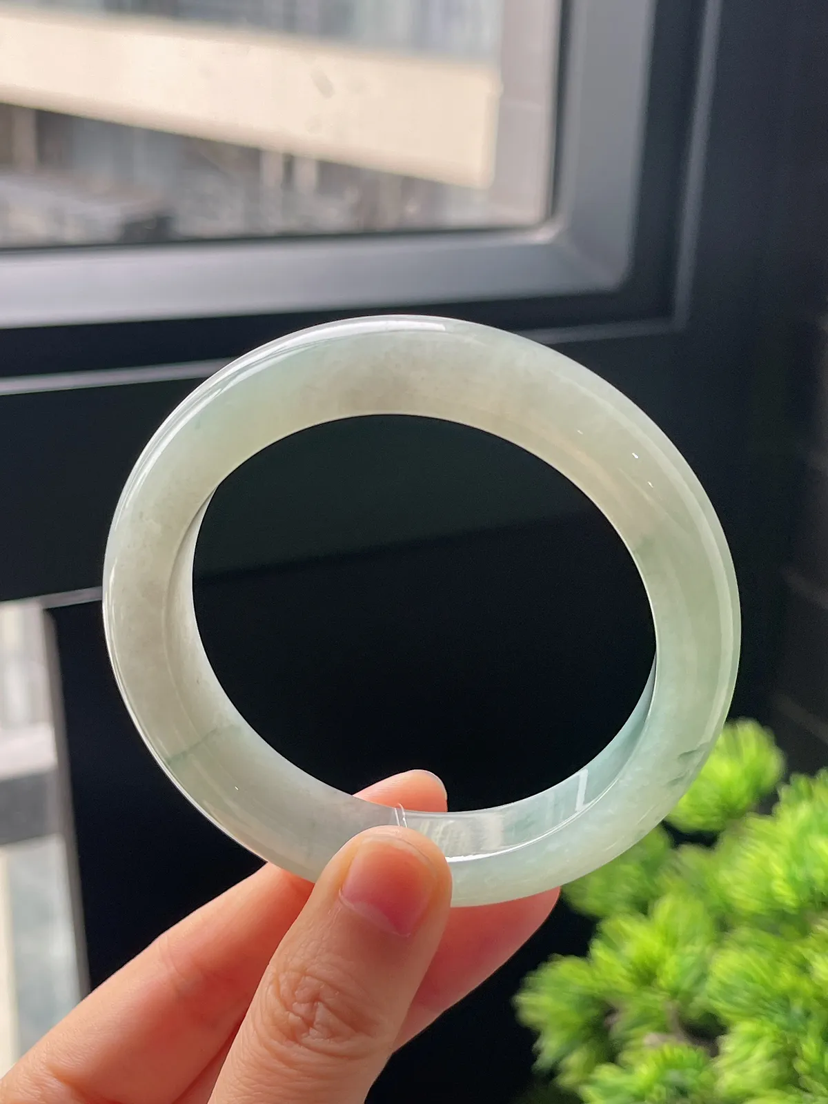 正圈58.7圈口，翡翠冰糯种飘绿手镯