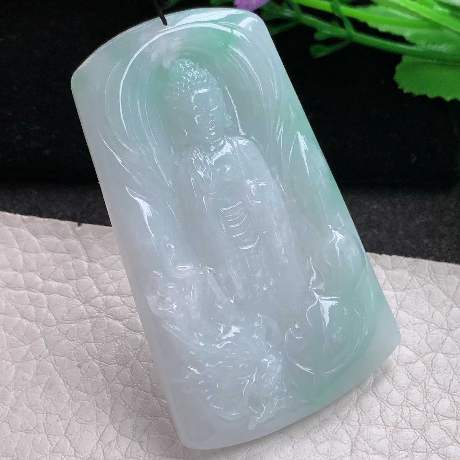 f8自然光62.2*38*6.2天然缅甸翡翠A货清新阿弥陀佛 御龙佛祖玉吊坠