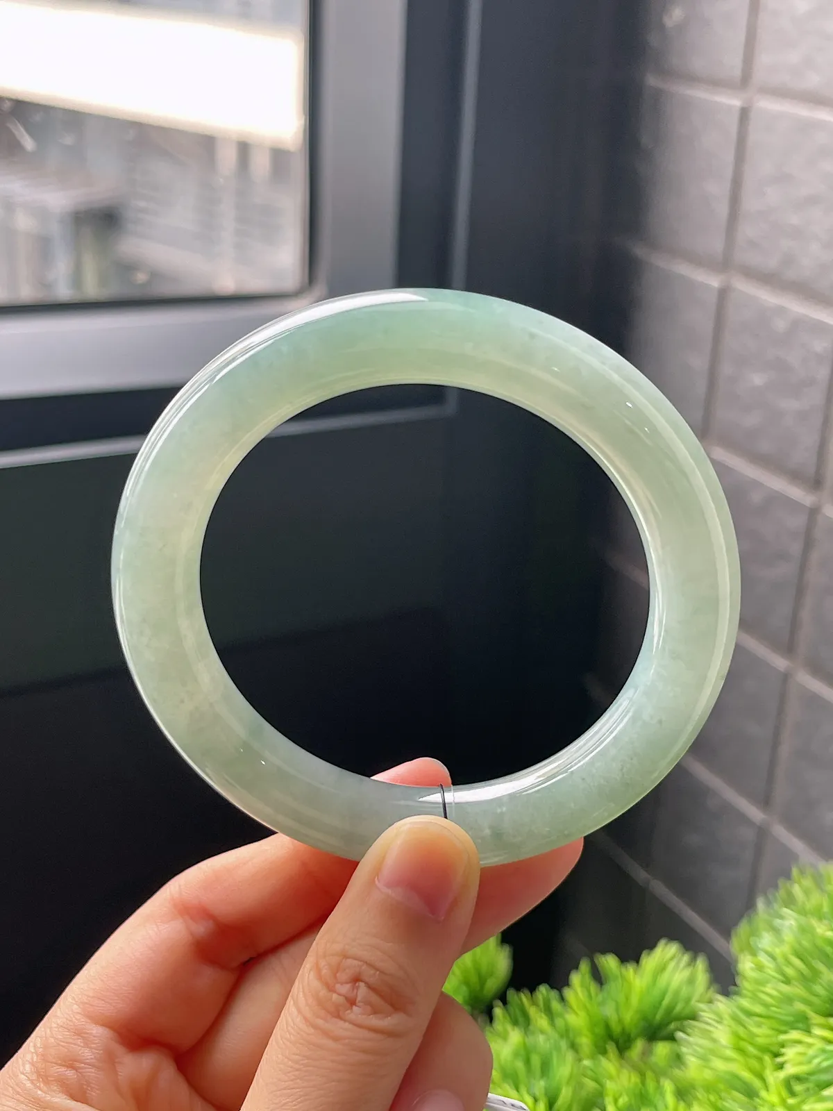 圆镯58圈口，翡翠冰糯种灰绿色手镯