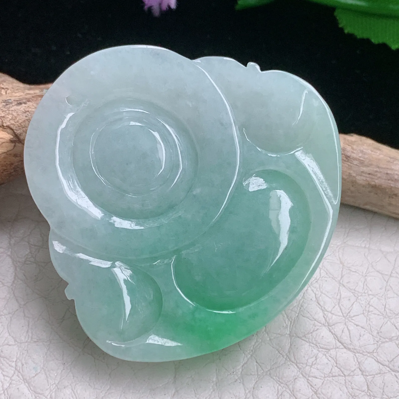 zen自然光42*44.5*10.5天然缅甸翡翠A货半山水饱满佛公 开心佛玉吊坠