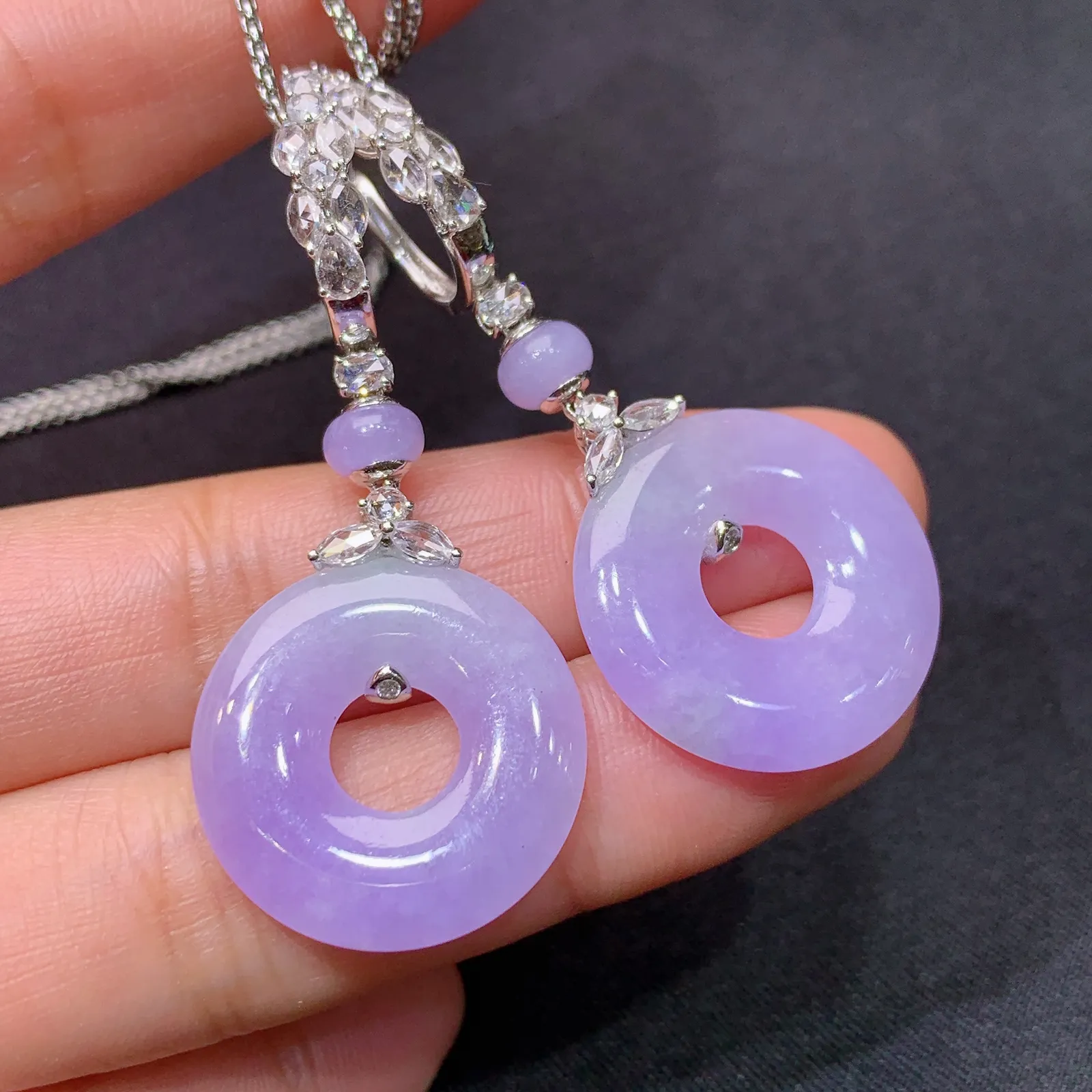 紫罗兰甜甜圈耳坠，18k金钻镶嵌，温润细腻，颜色鲜艳，zha取其一尺寸20.9*3.3