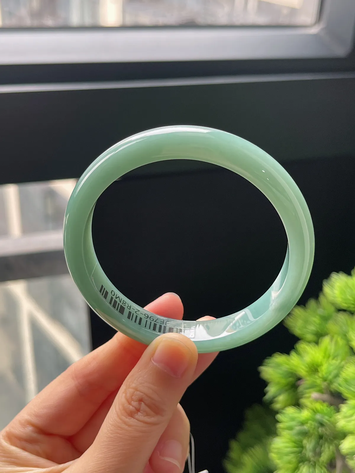 正圈58.6圈口，翡翠糯化种绿色手镯