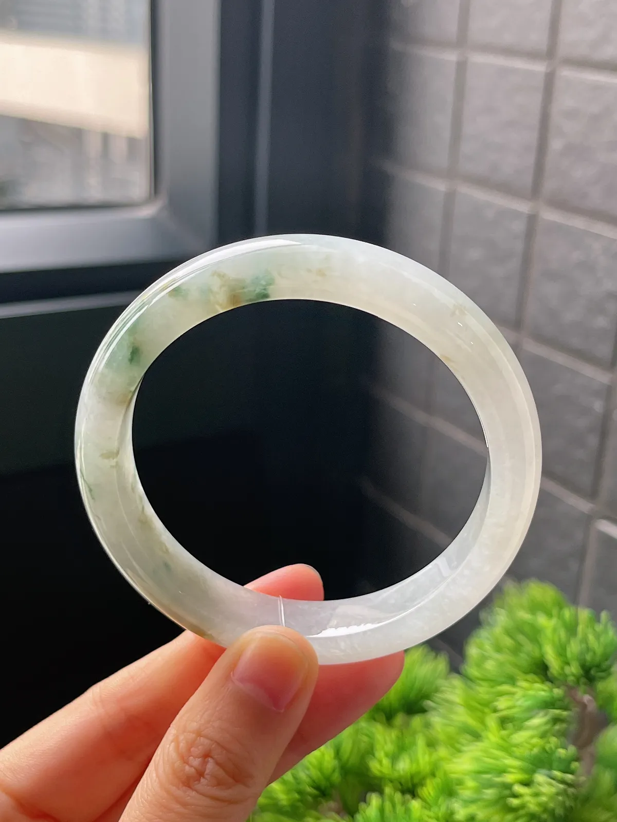 正圈56.8圈口，翡翠冰糯种绿色手镯