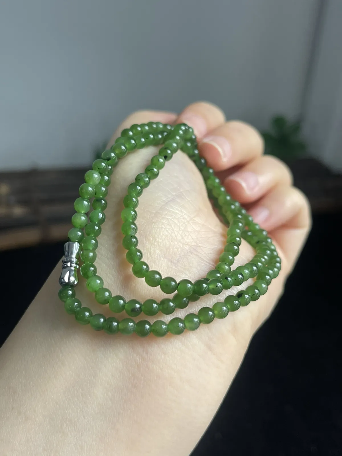 和田玉（碧玉）项链，温润通透，色泽漂亮料子非常好，可以做手链，也可以做项链